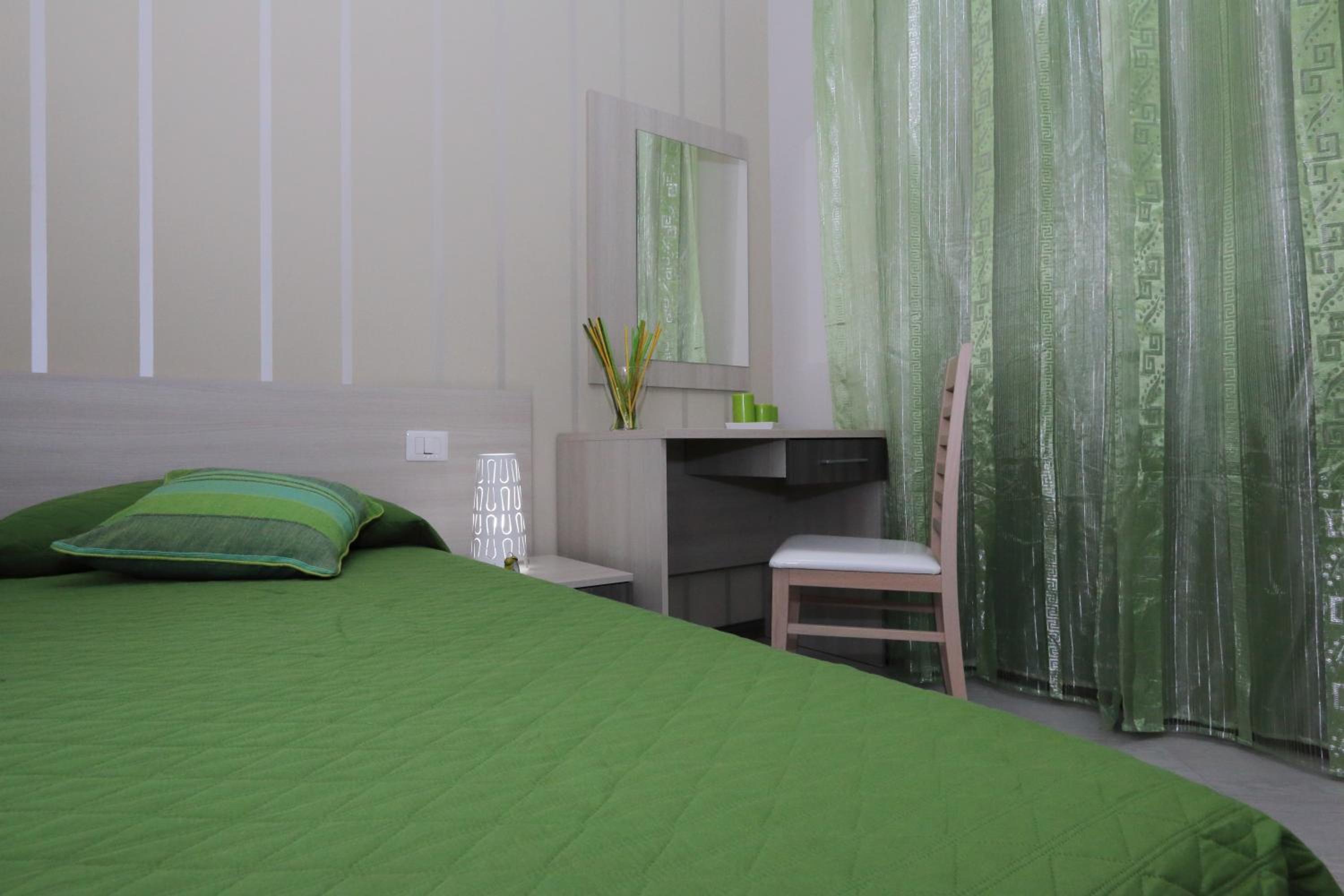 Deluxe Single Room with Balcony photo 3