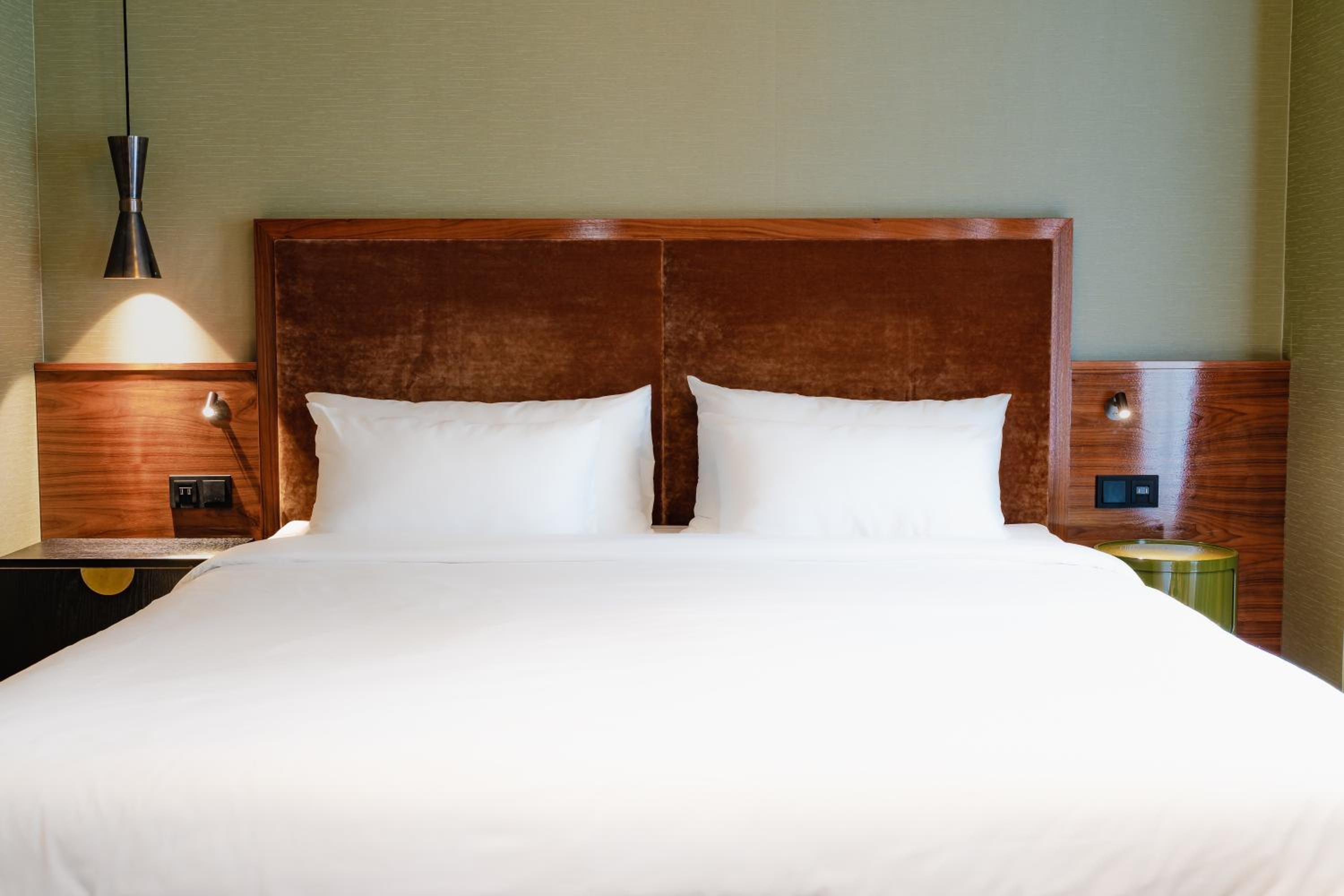 Triple Room thumbnail 5