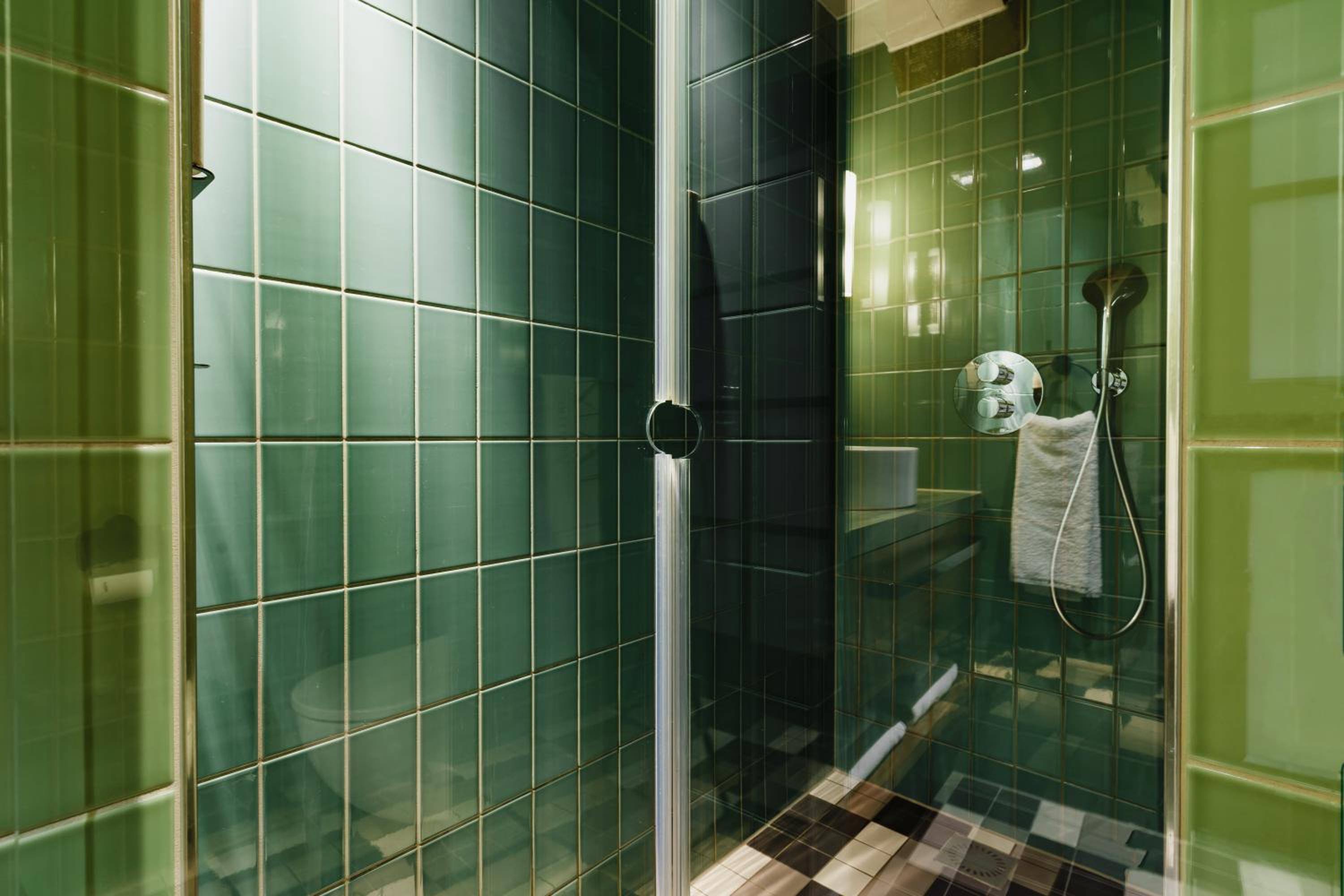 Triple Room thumbnail 5