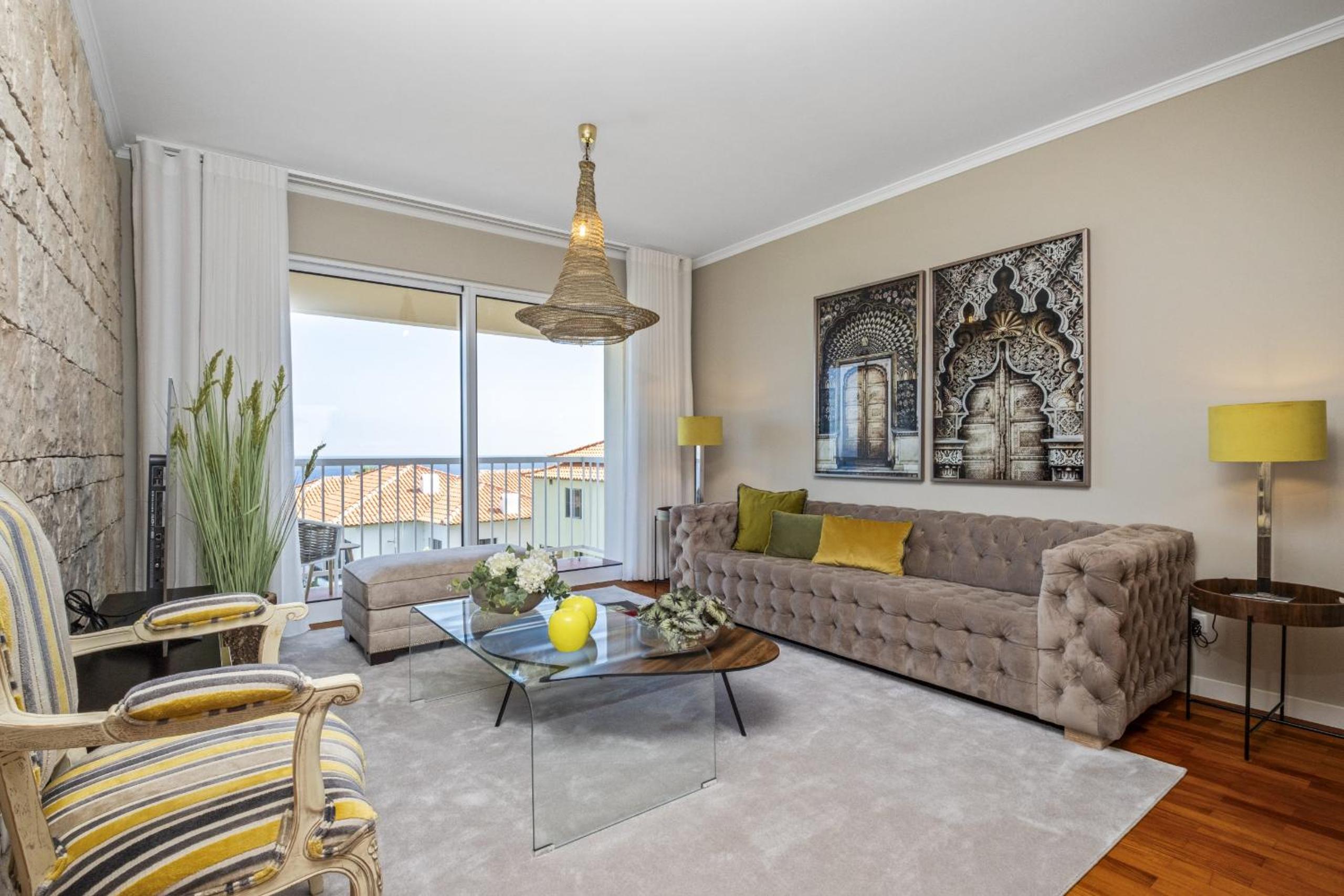 Apartment with Balcony photo 1