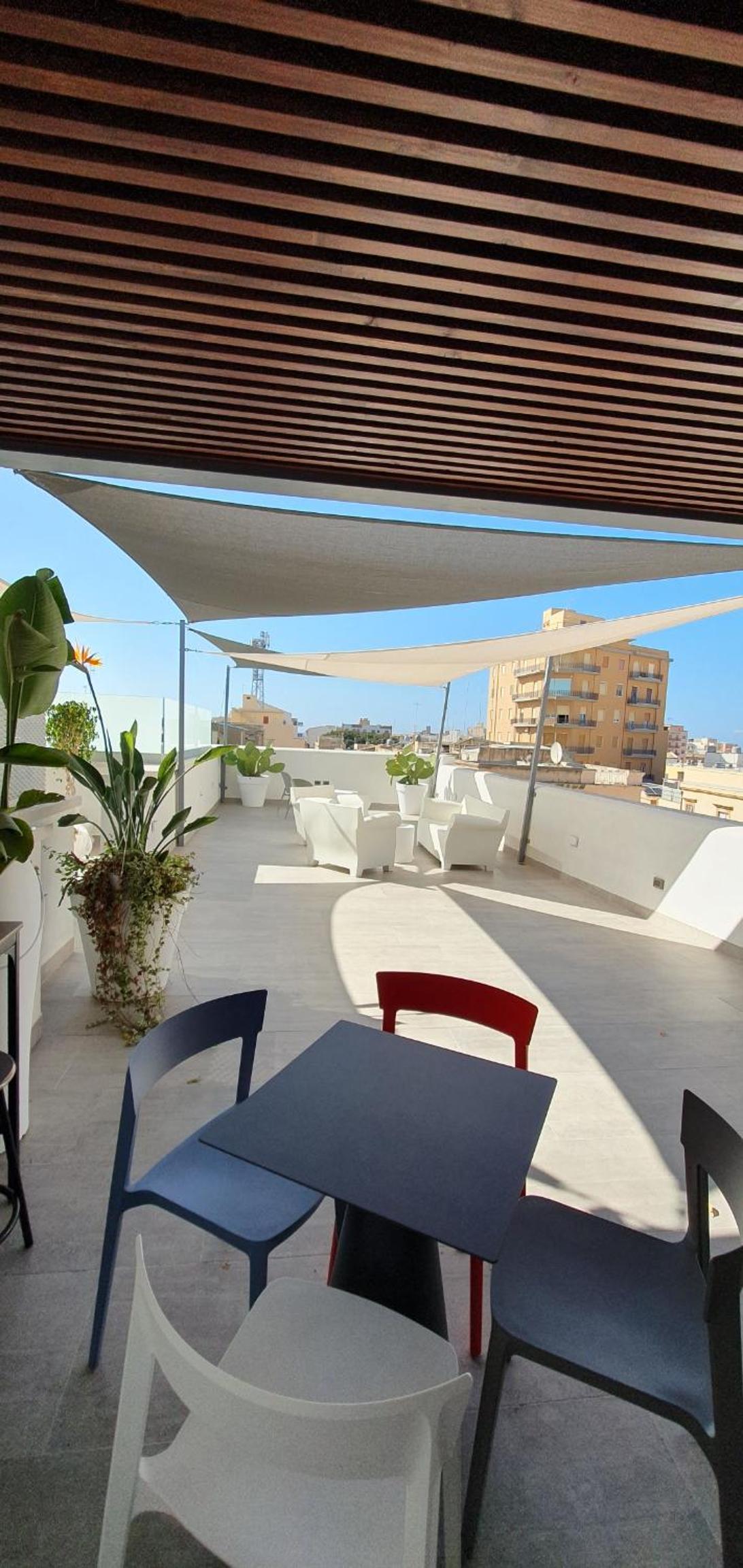 King Room with Balcony - Photo 16