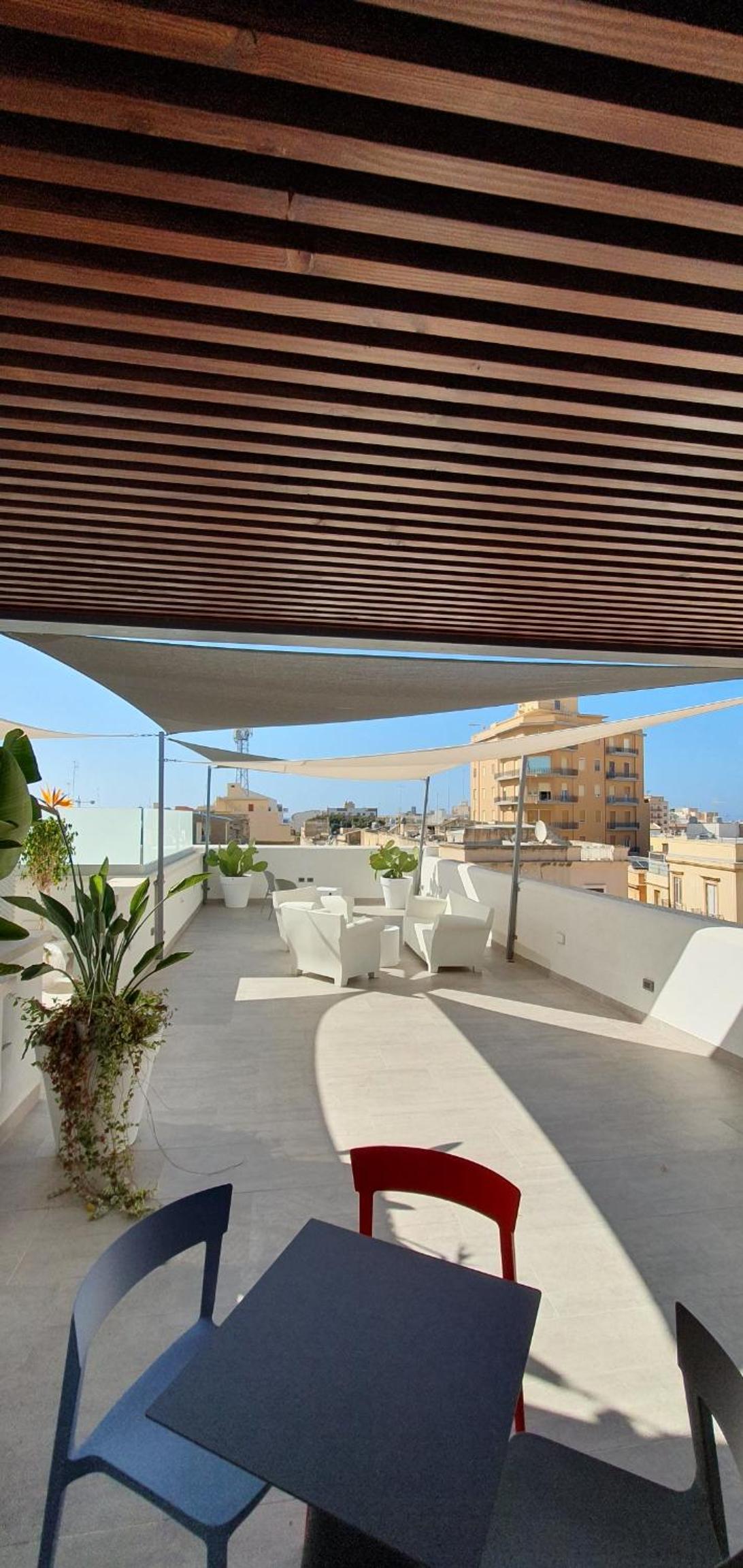King Room with Balcony - Photo 17