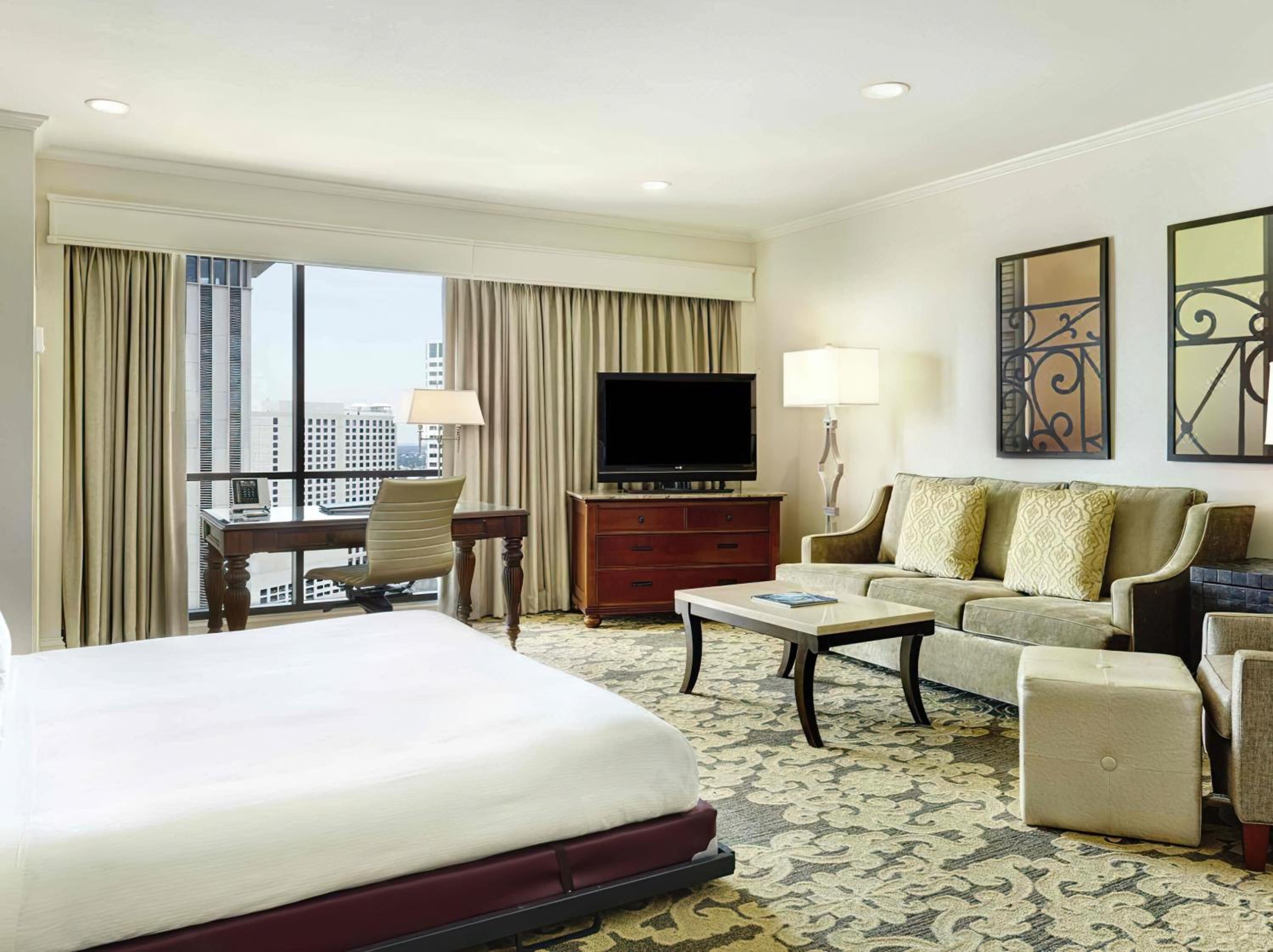 Parlor with One King Bed - Hearing Accessible - Photo 2