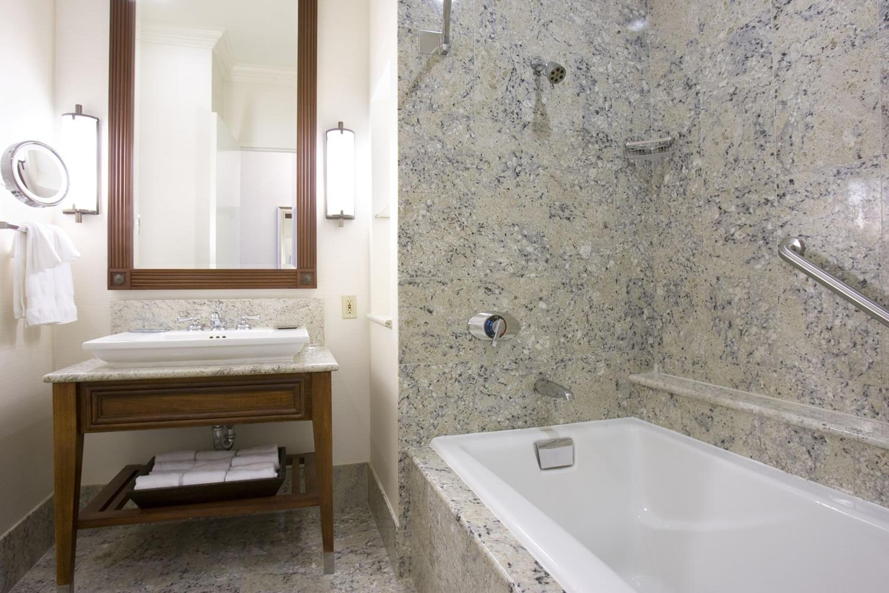 Parlor with One King Bed - Hearing Accessible - Photo 4