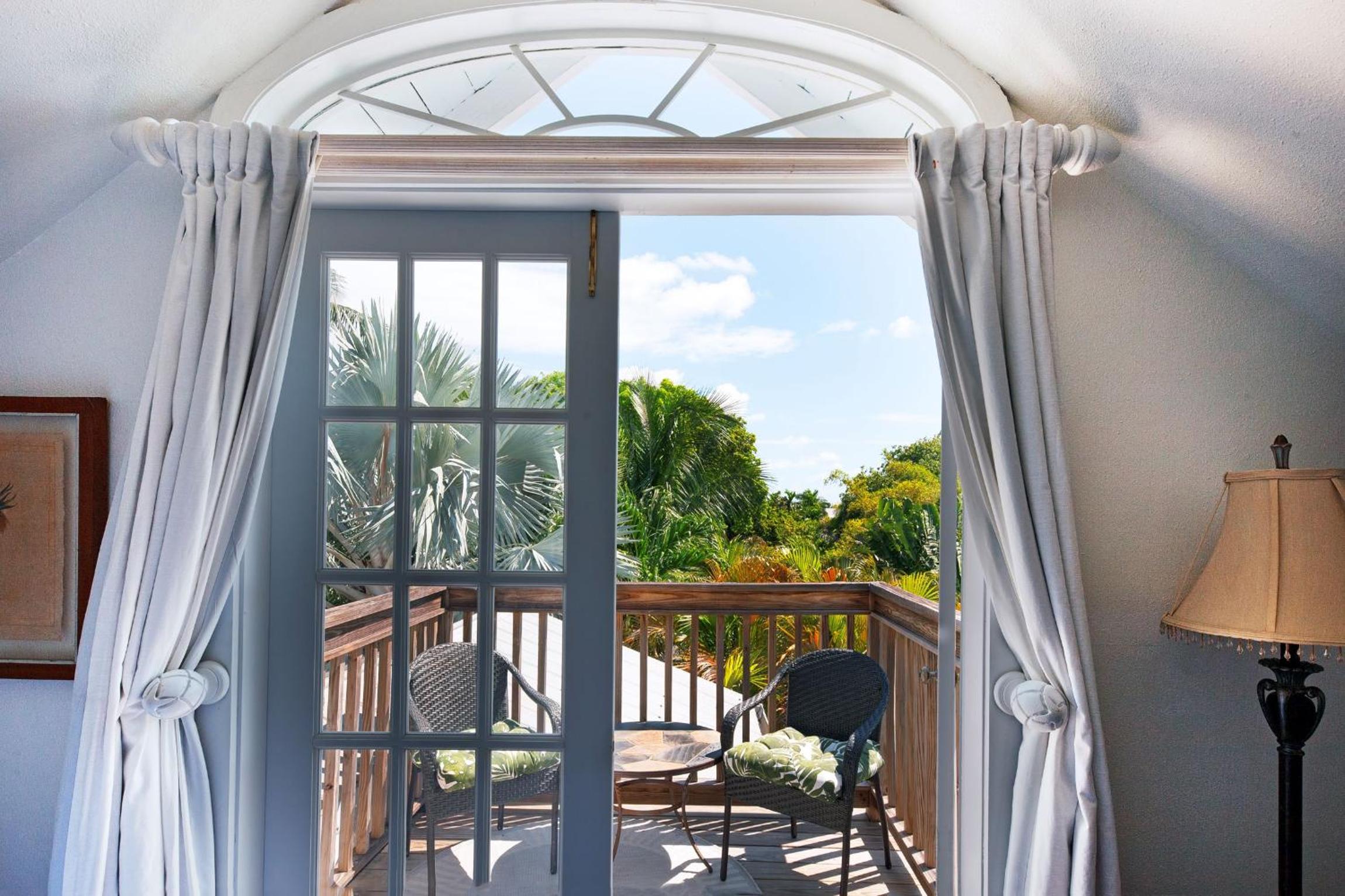 Queen Room with Balcony photo 2