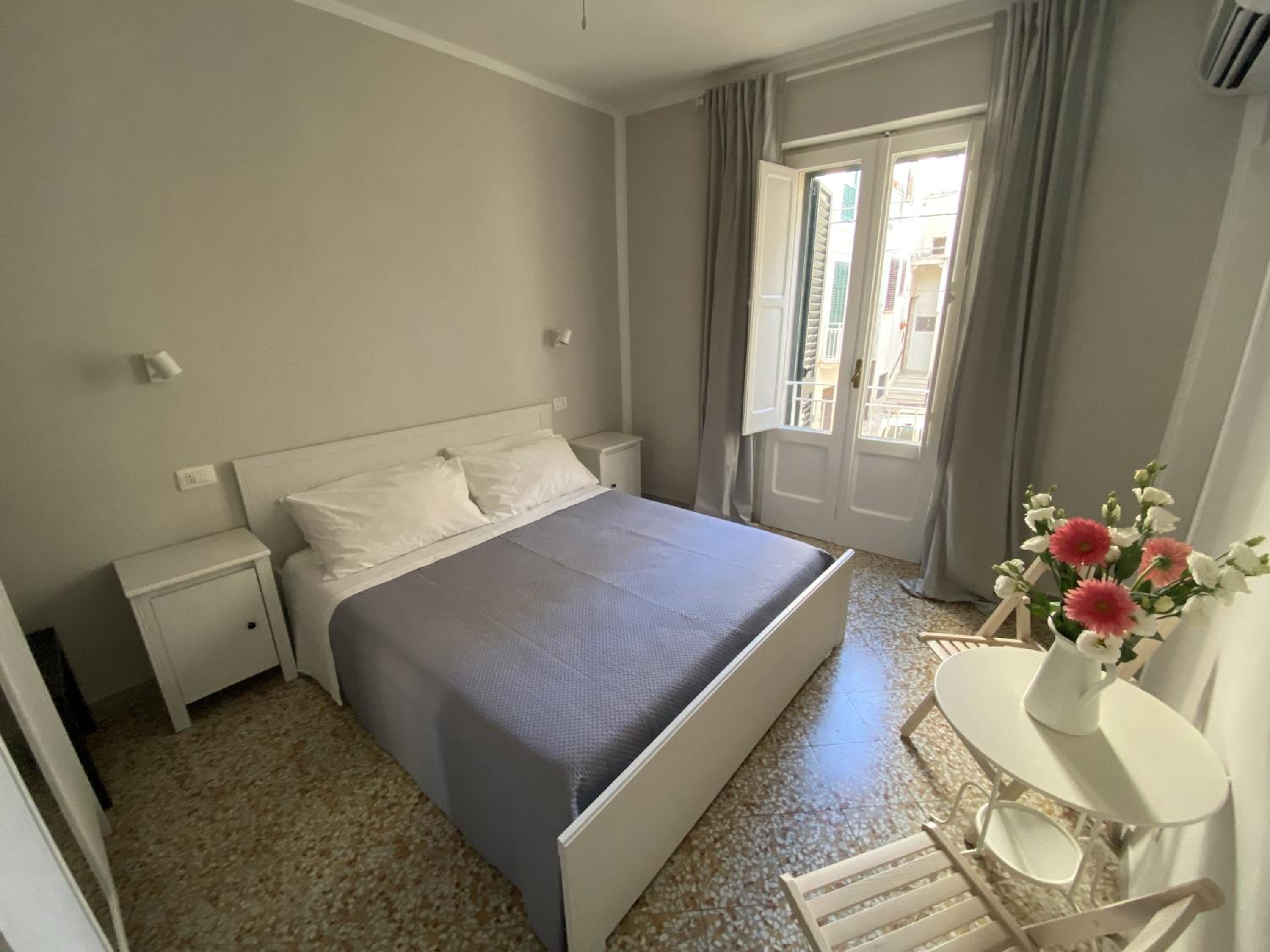 Double Room with Private Bathroom photo 2