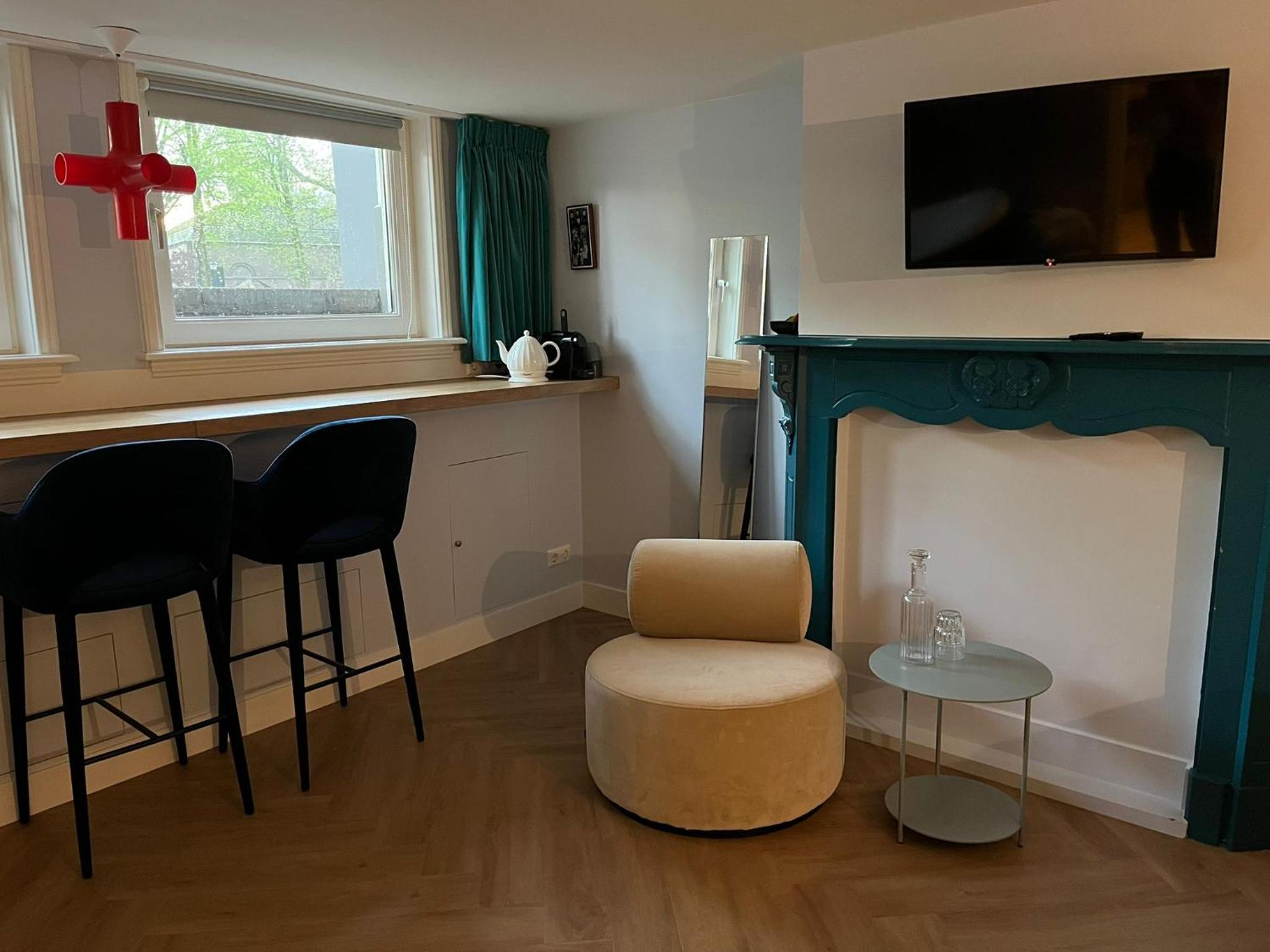 Deluxe Double Room with Bath - Photo 4