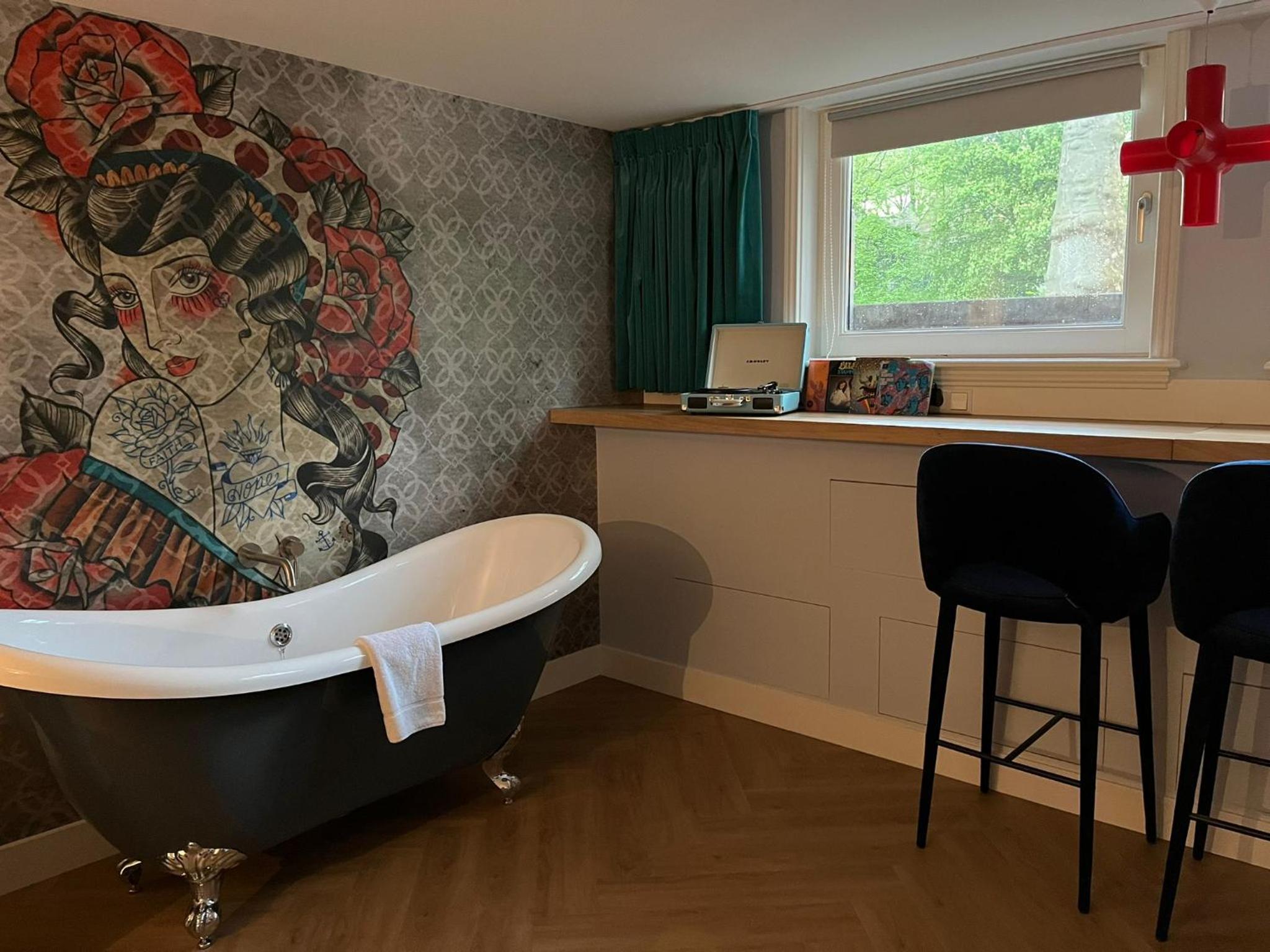 Deluxe Double Room with Bath - Photo 2