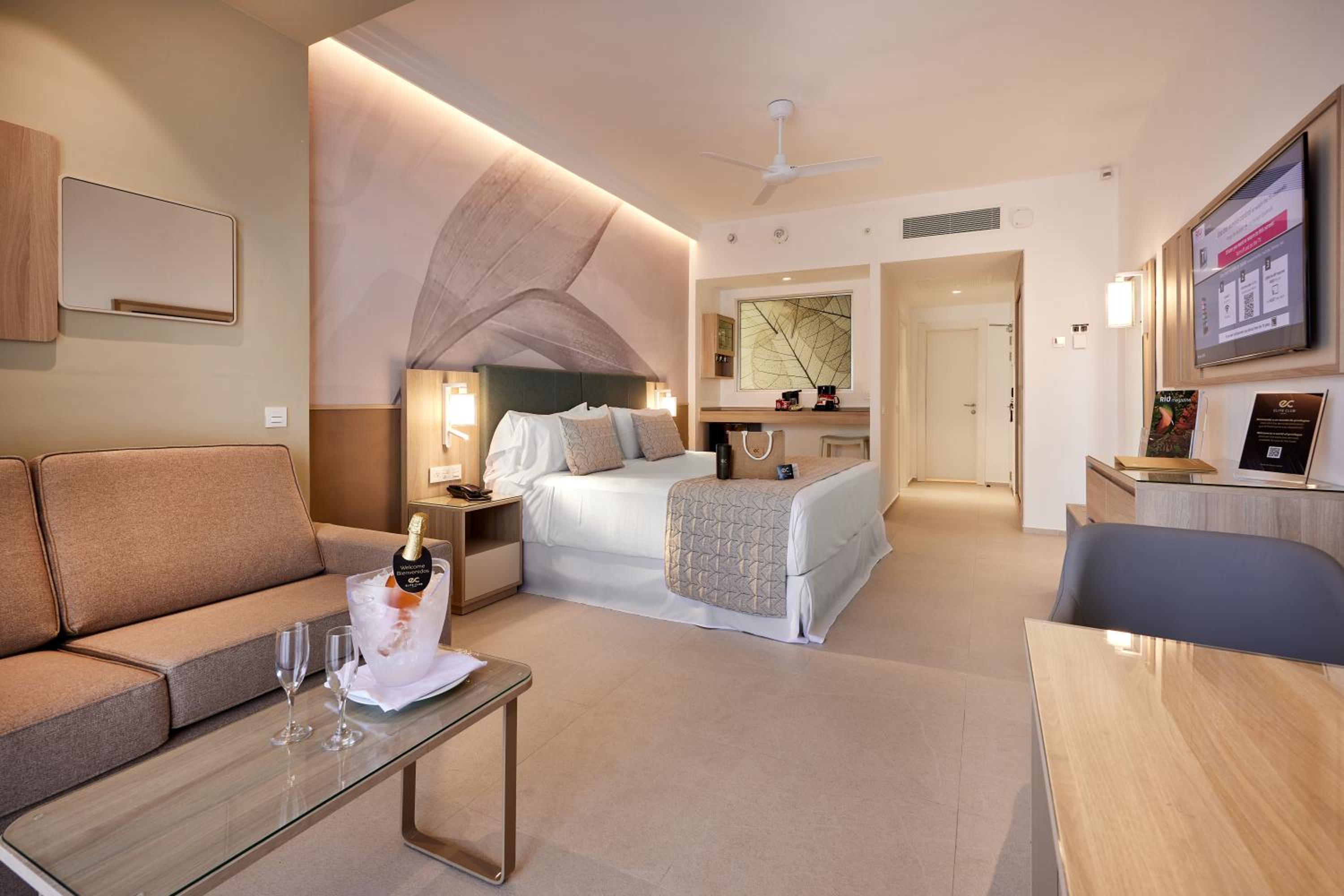 Junior Suite Deluxe Ocean Front - Elite Club