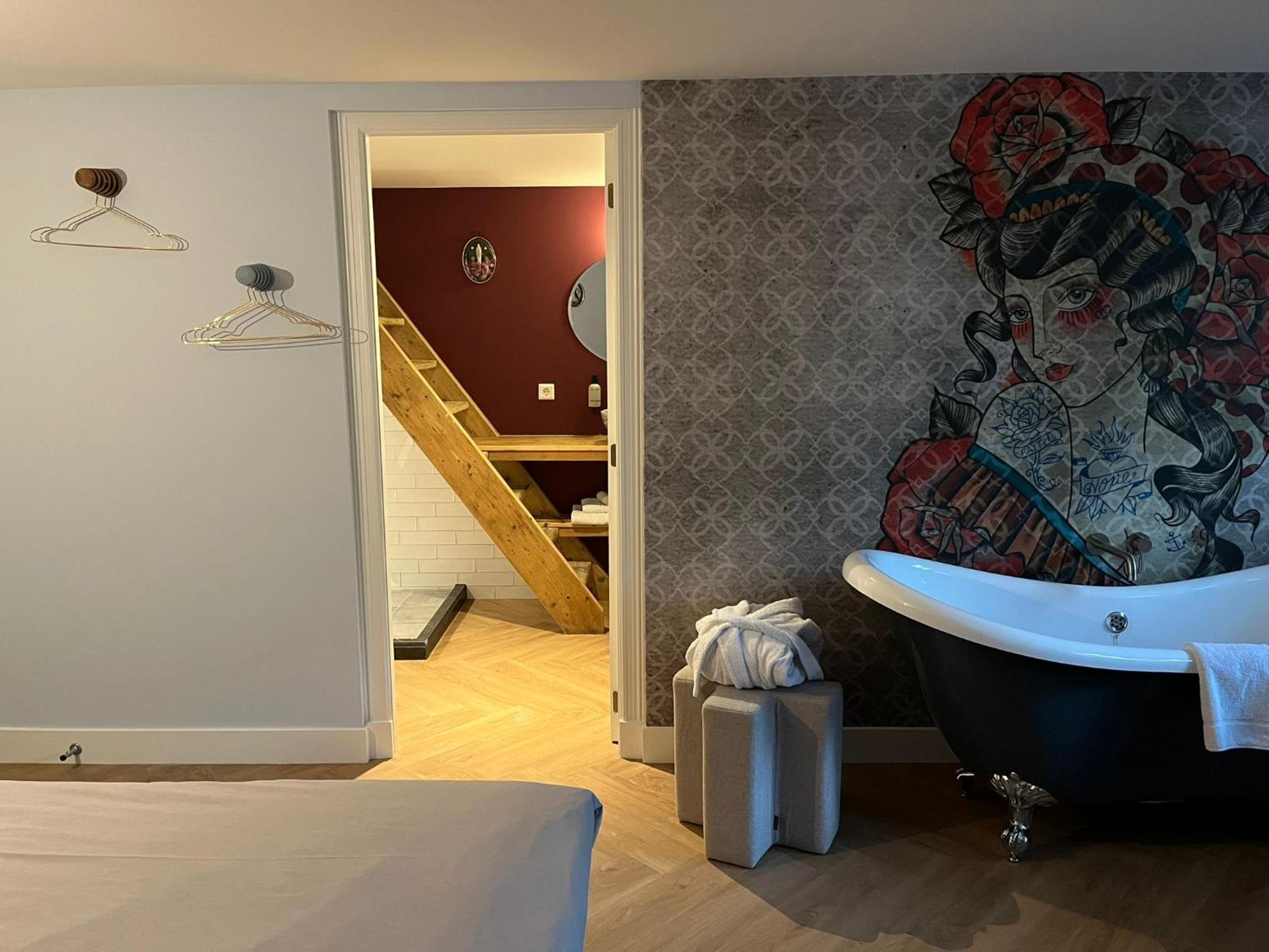 Deluxe Double Room with Bath - Photo 1
