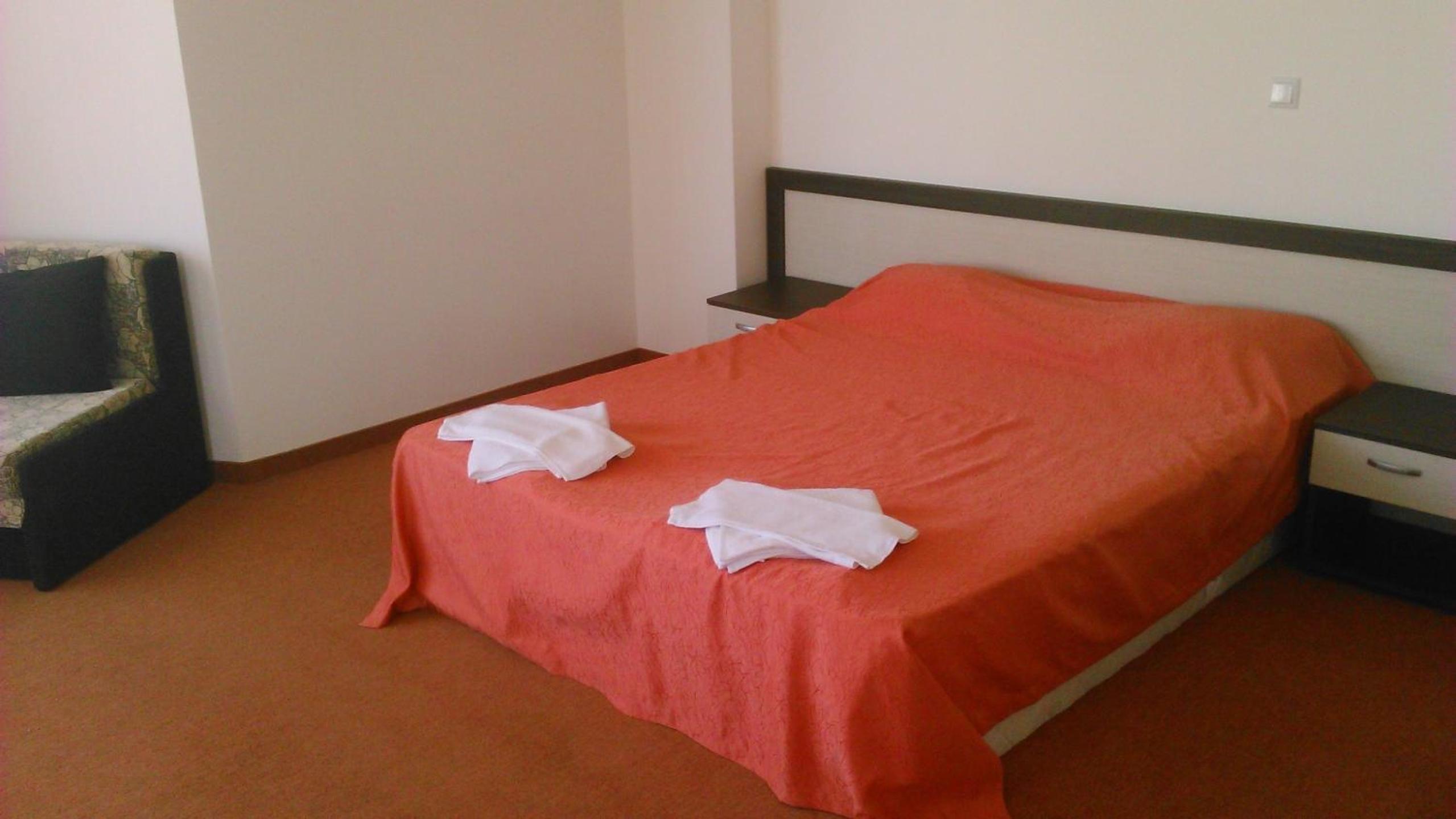 One-Bedroom Apartment with Sea View - Photo 2