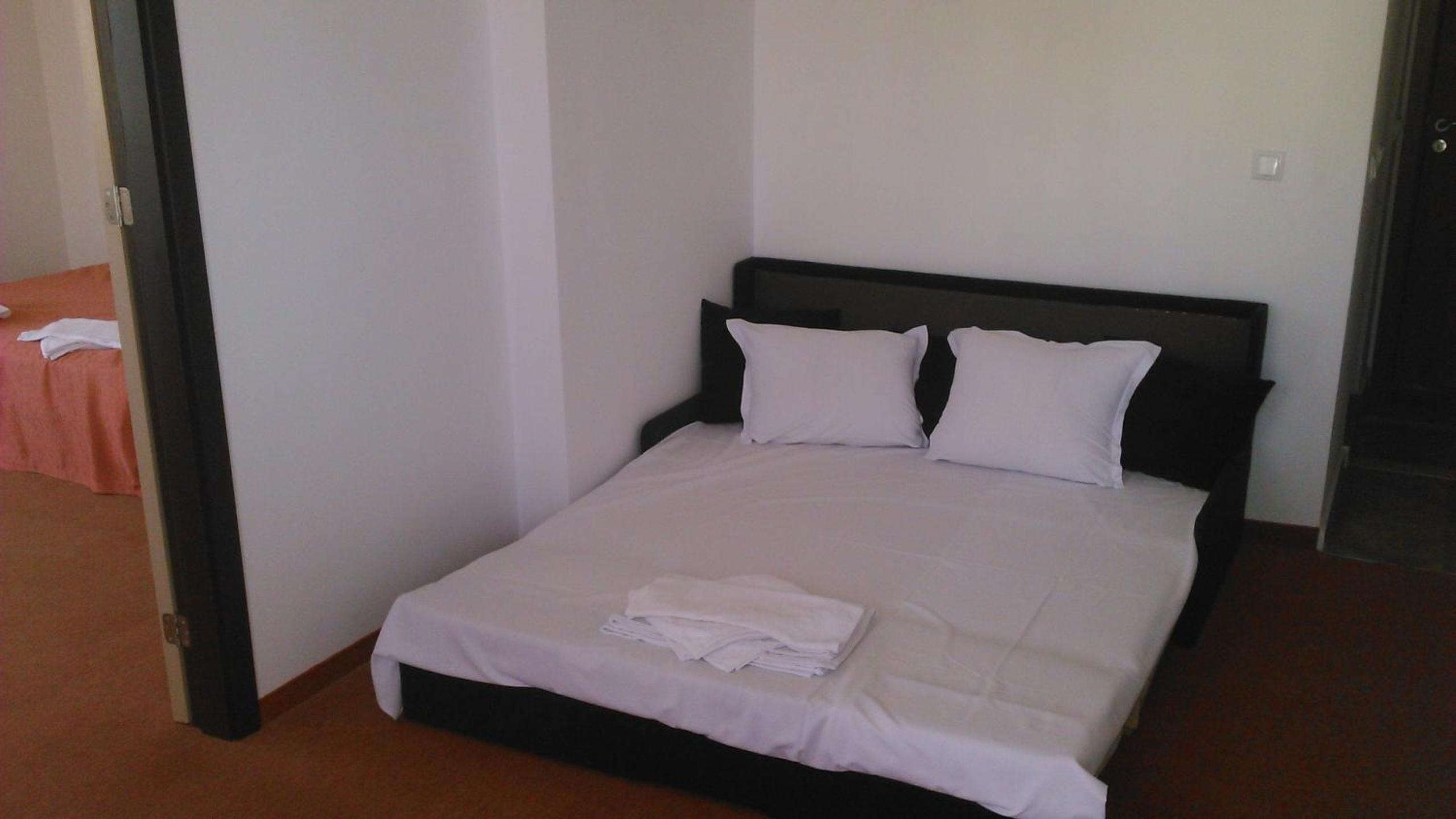 One-Bedroom Apartment with Sea View - Photo 10