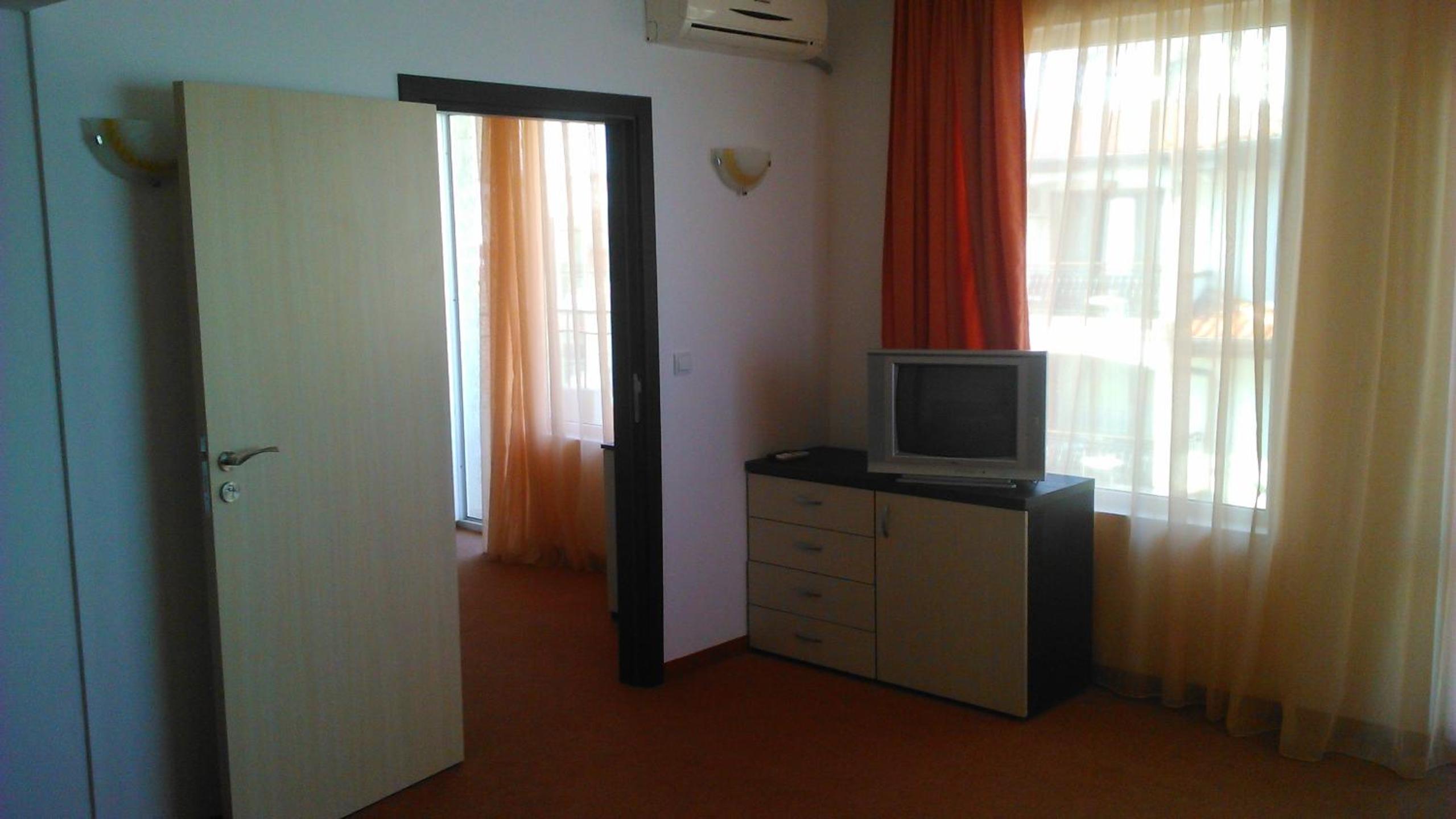 One-Bedroom Apartment with Sea View - Photo 5