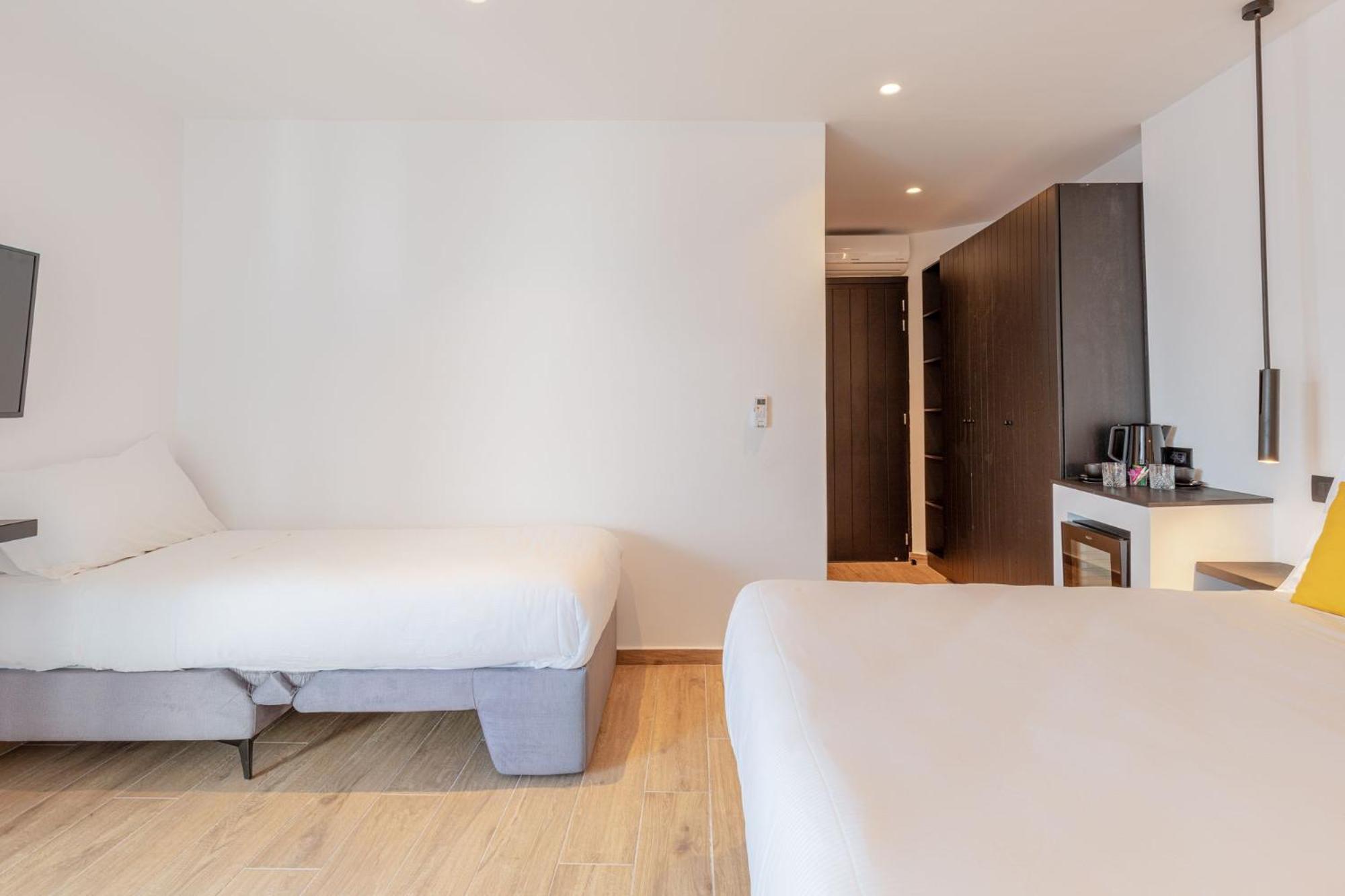 Triple Room with Pool View photo 3