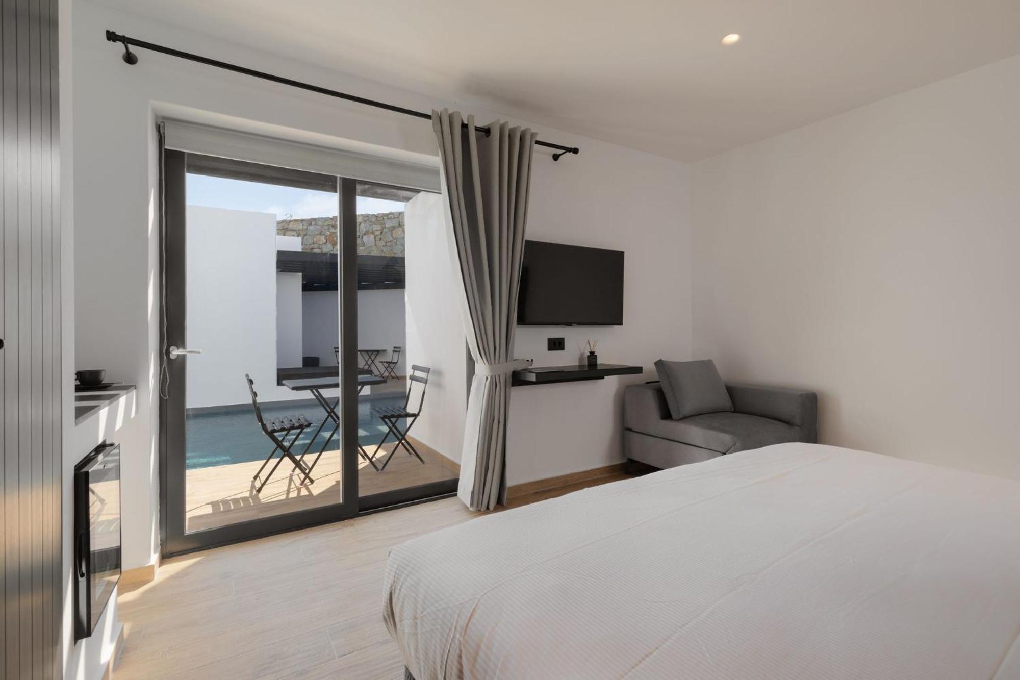 Triple Room with Pool View photo 1