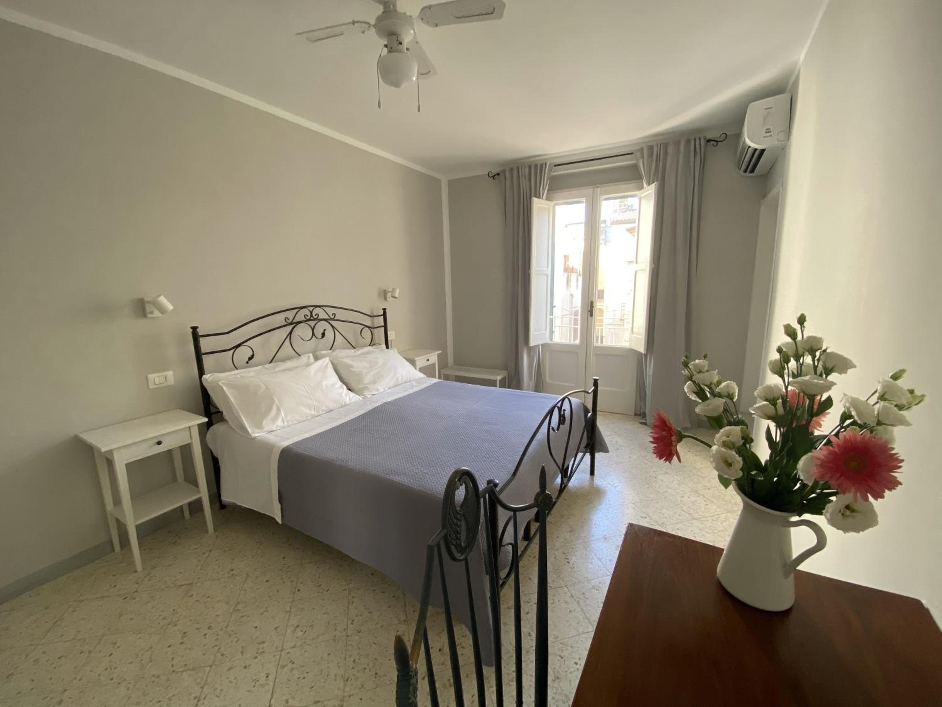 Double Room with Private Bathroom photo 1