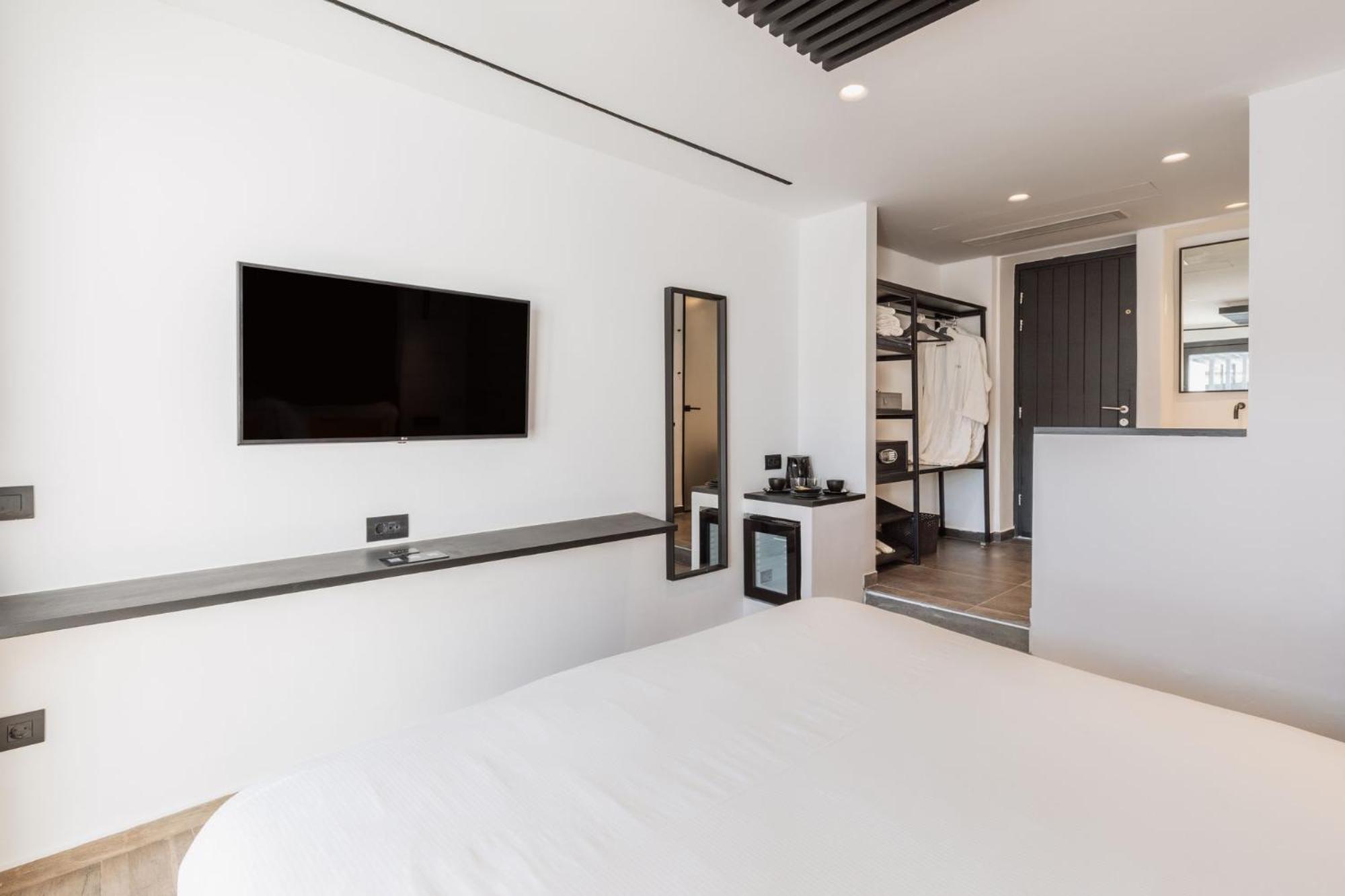 Habitación King con vista a la piscina