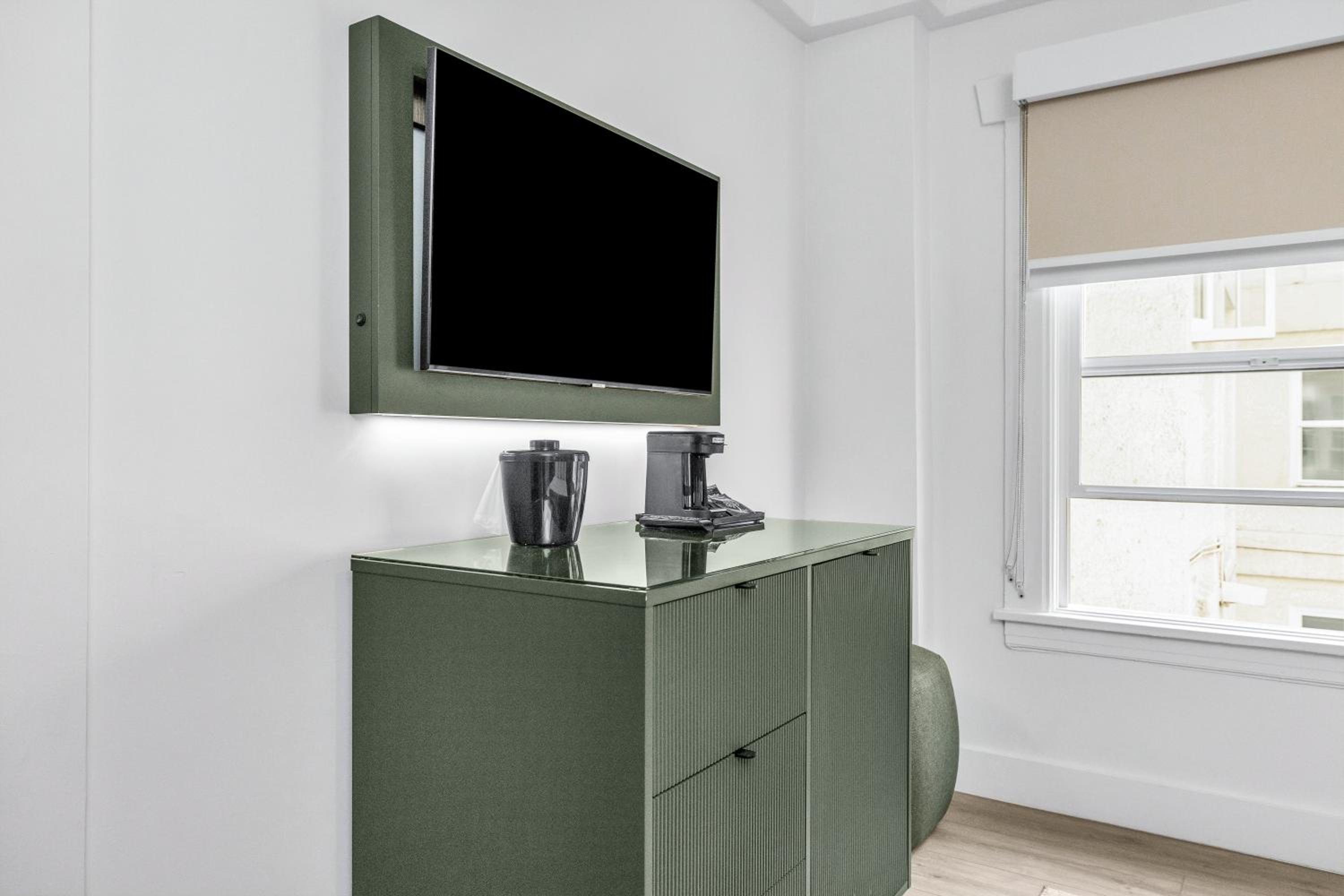 Deluxe King Room - Photo 4