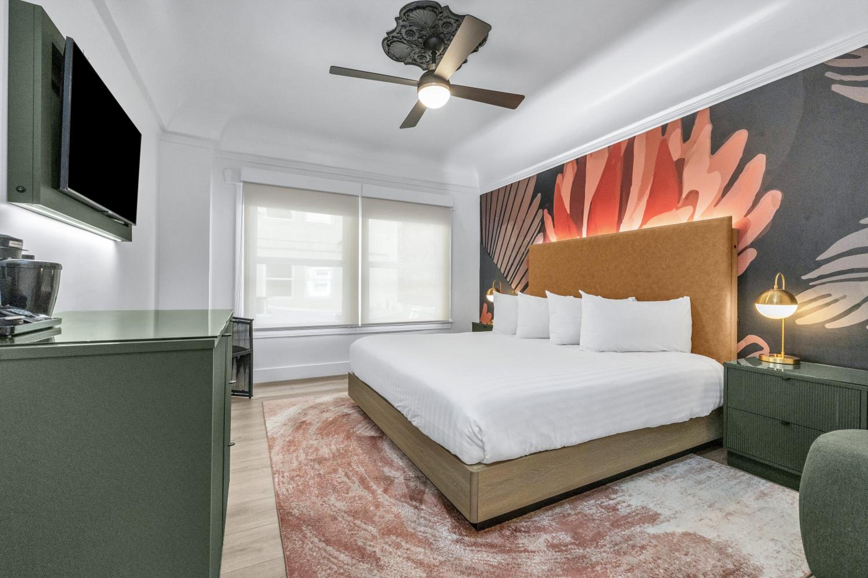 Deluxe King Room - Photo 1