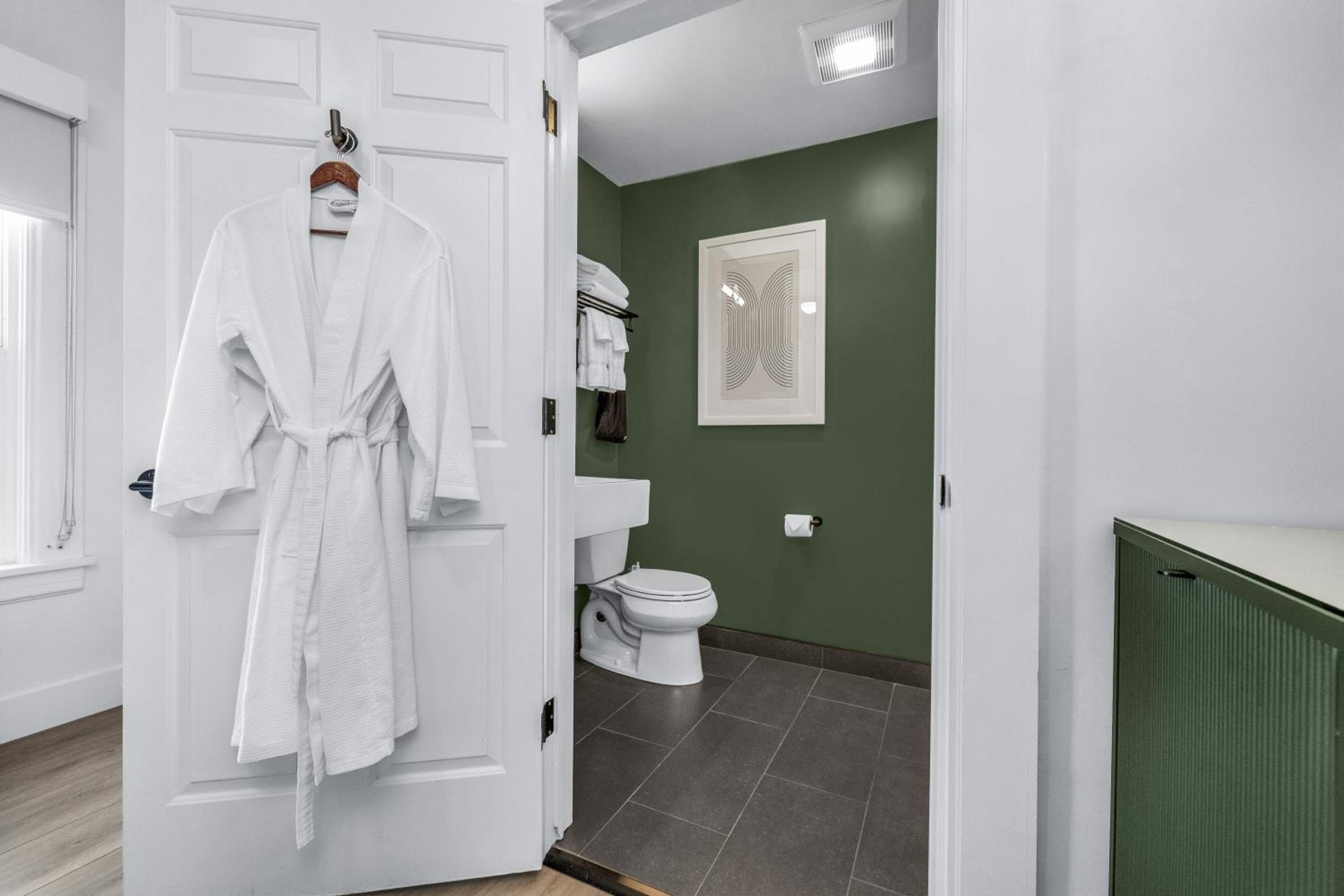 Double Room - Photo 7