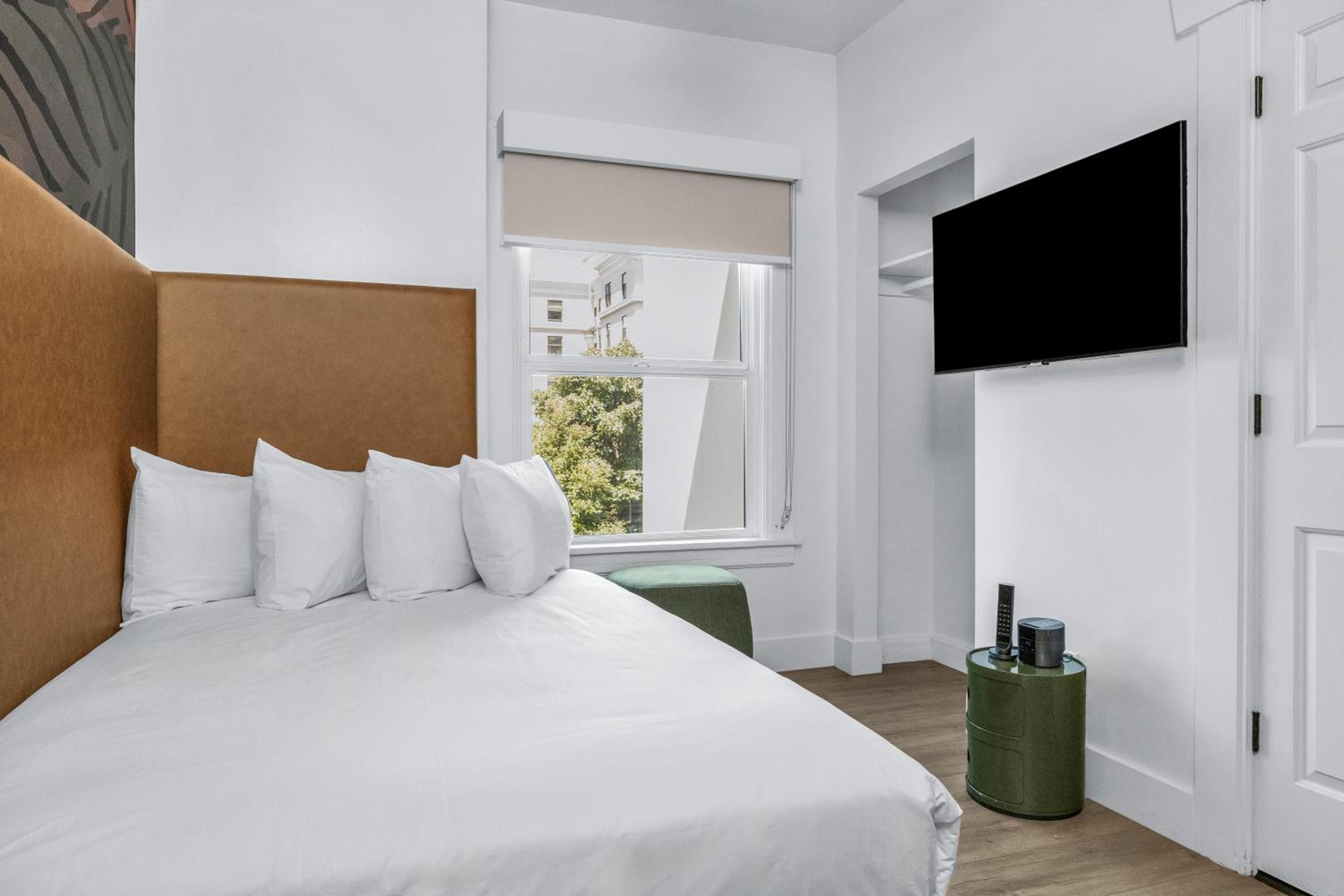 Double Room - Photo 6