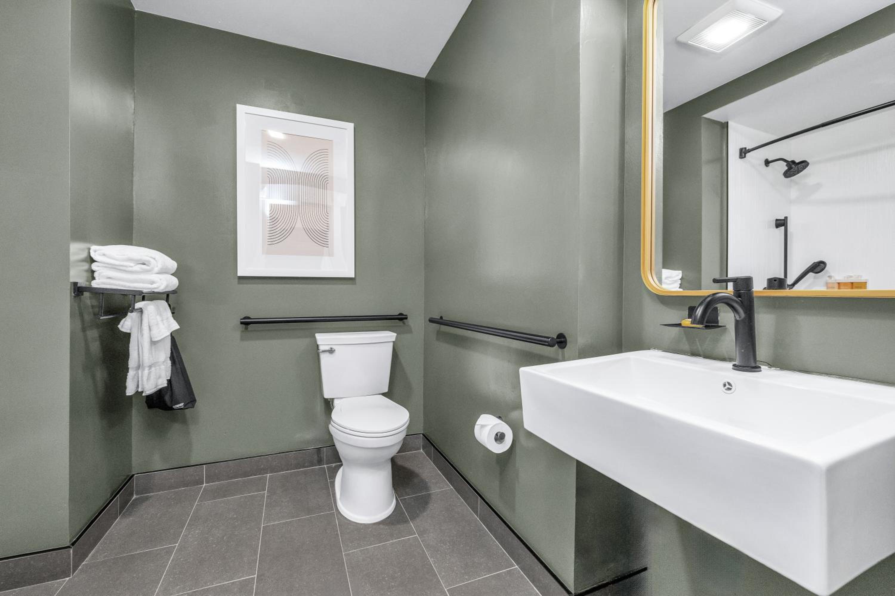 Queen Room - Disability Access - Photo 5