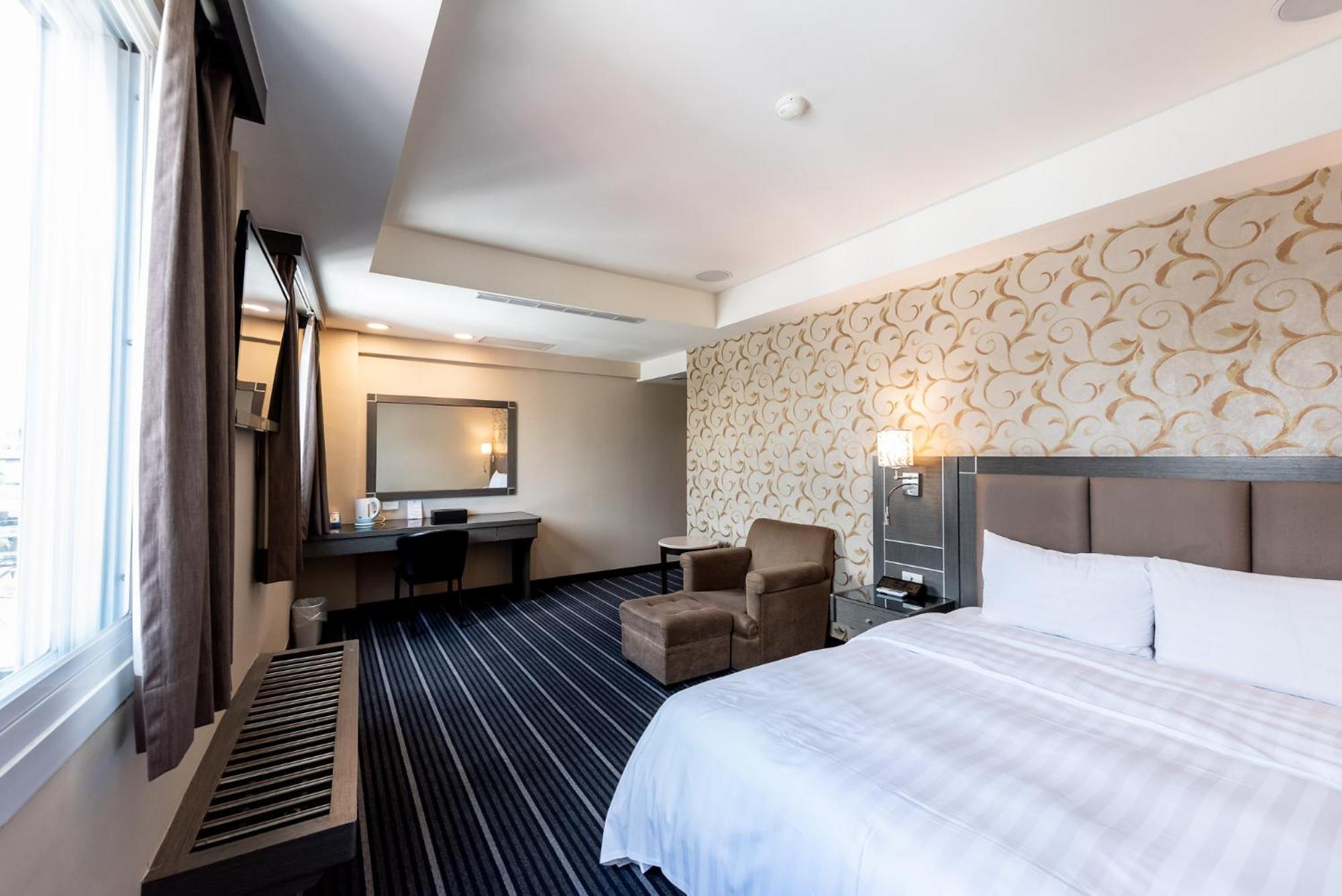 Double Room with Spa Bath photo 2