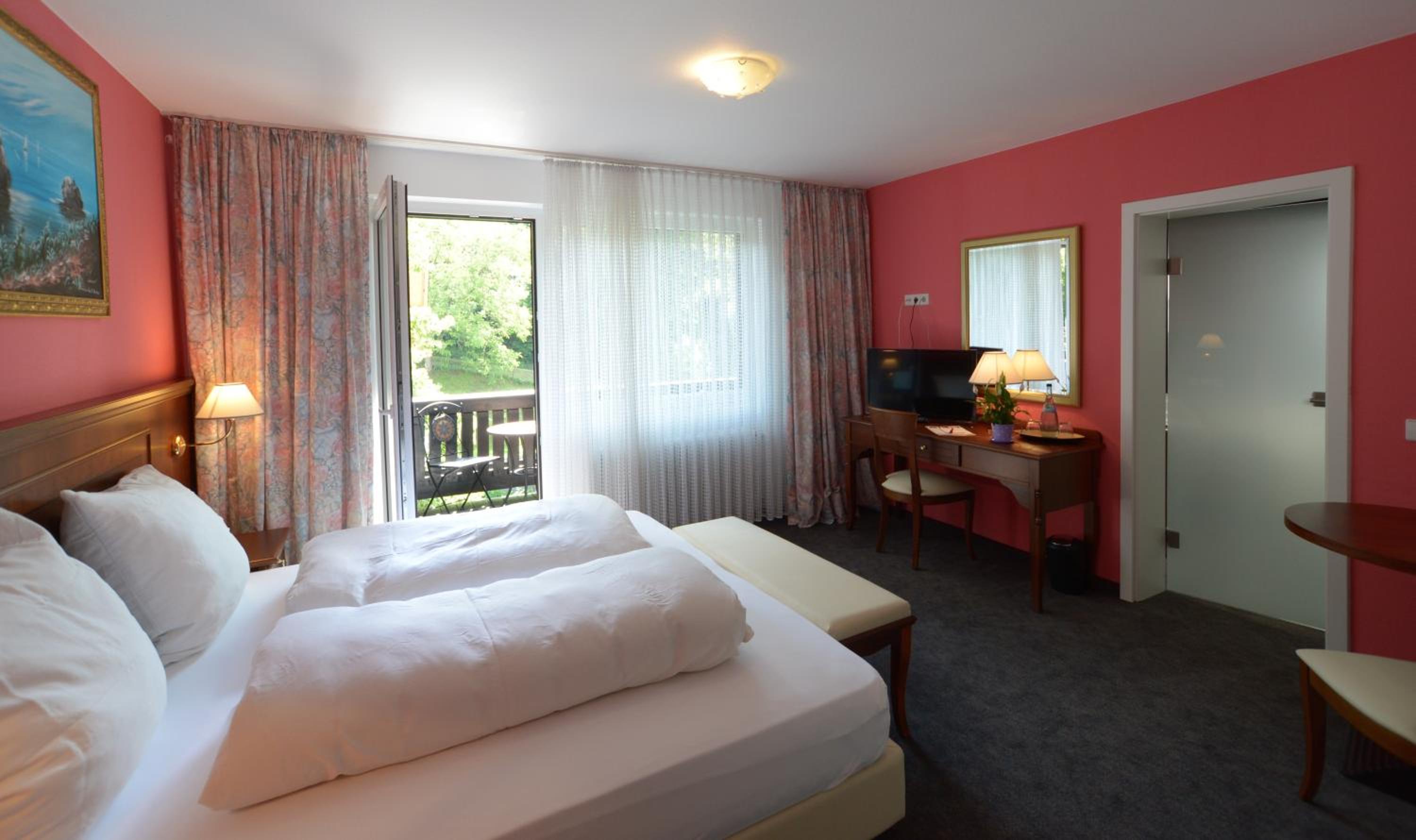 Standard Double Room - Photo 8