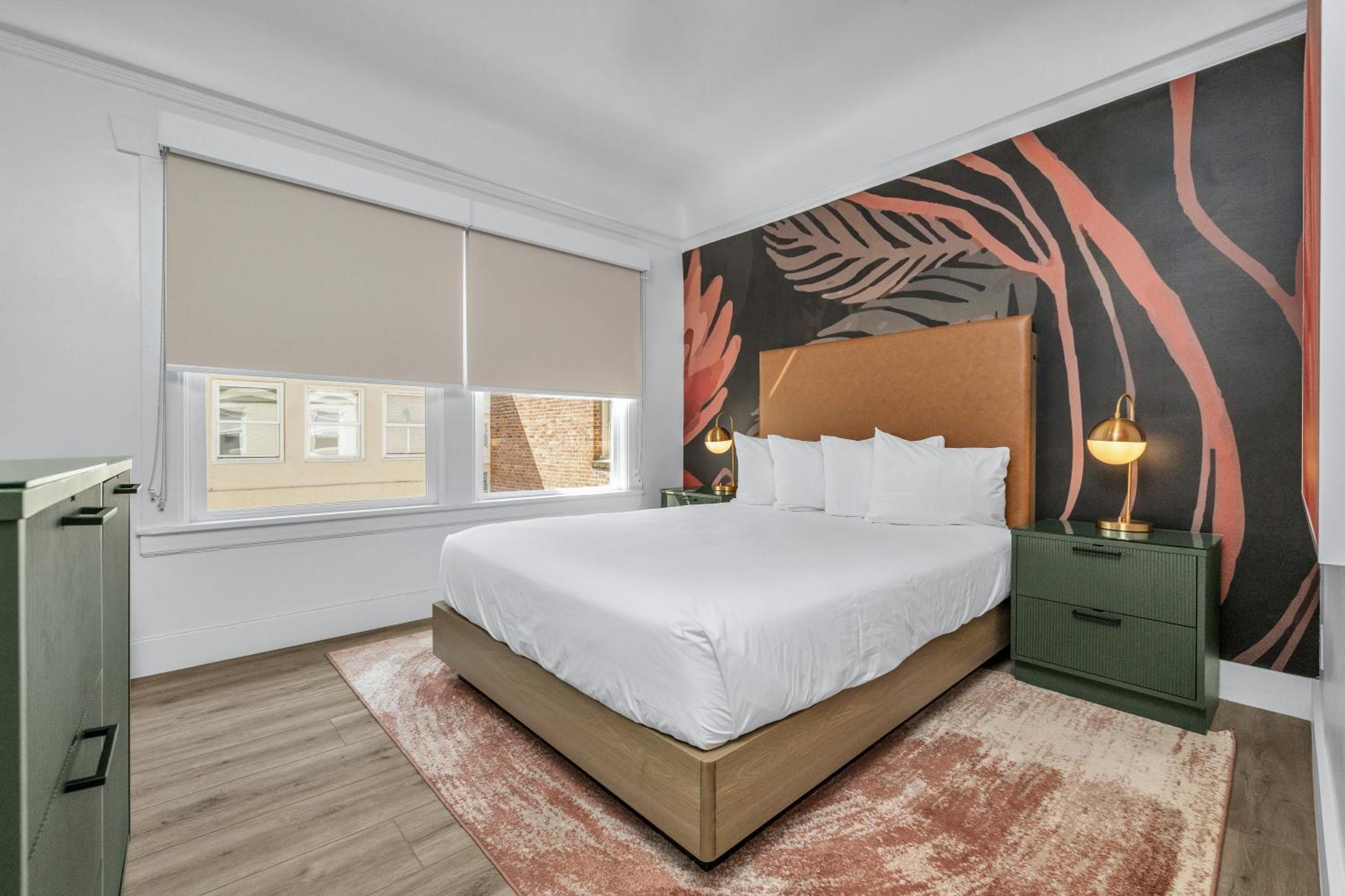 Queen Room - Disability Access - Photo 1