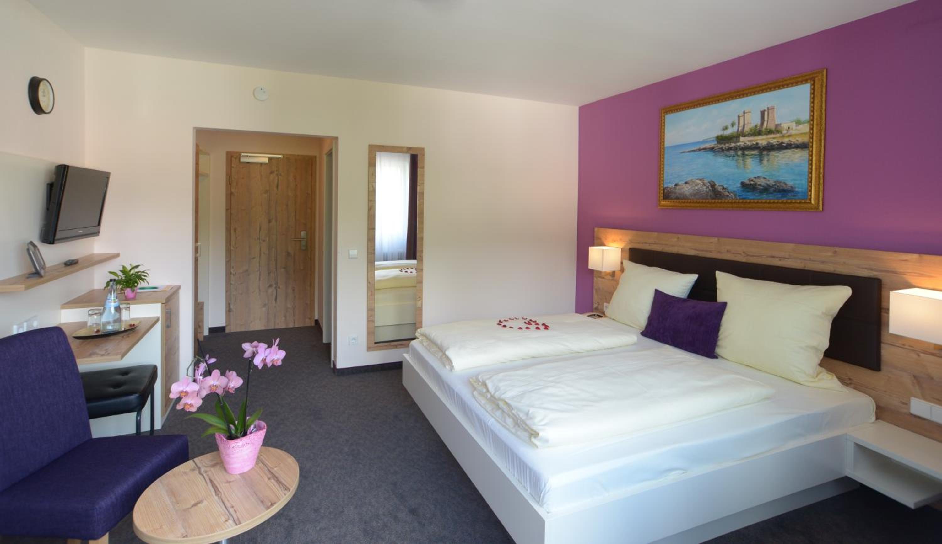 Standard Double Room - Photo 9