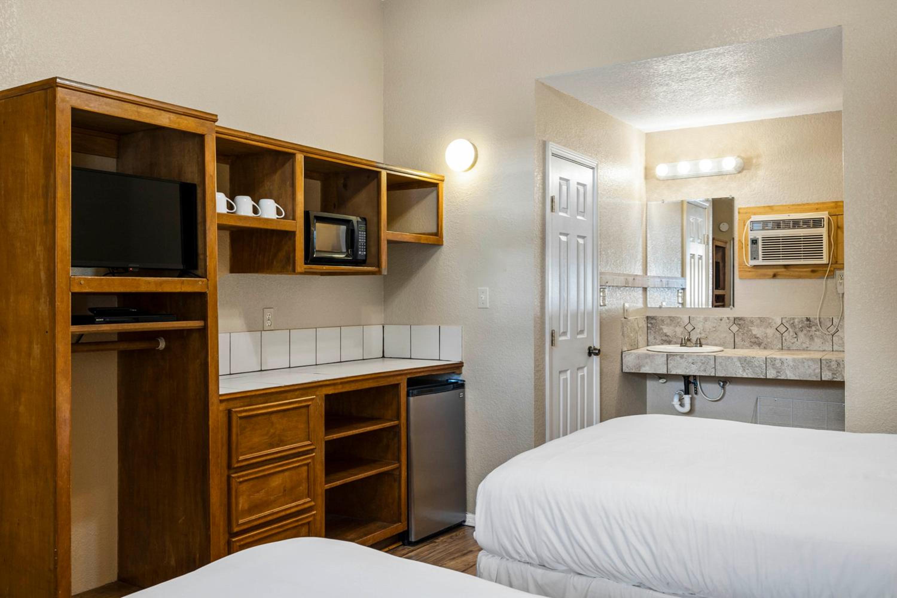 Suite - Photo 4