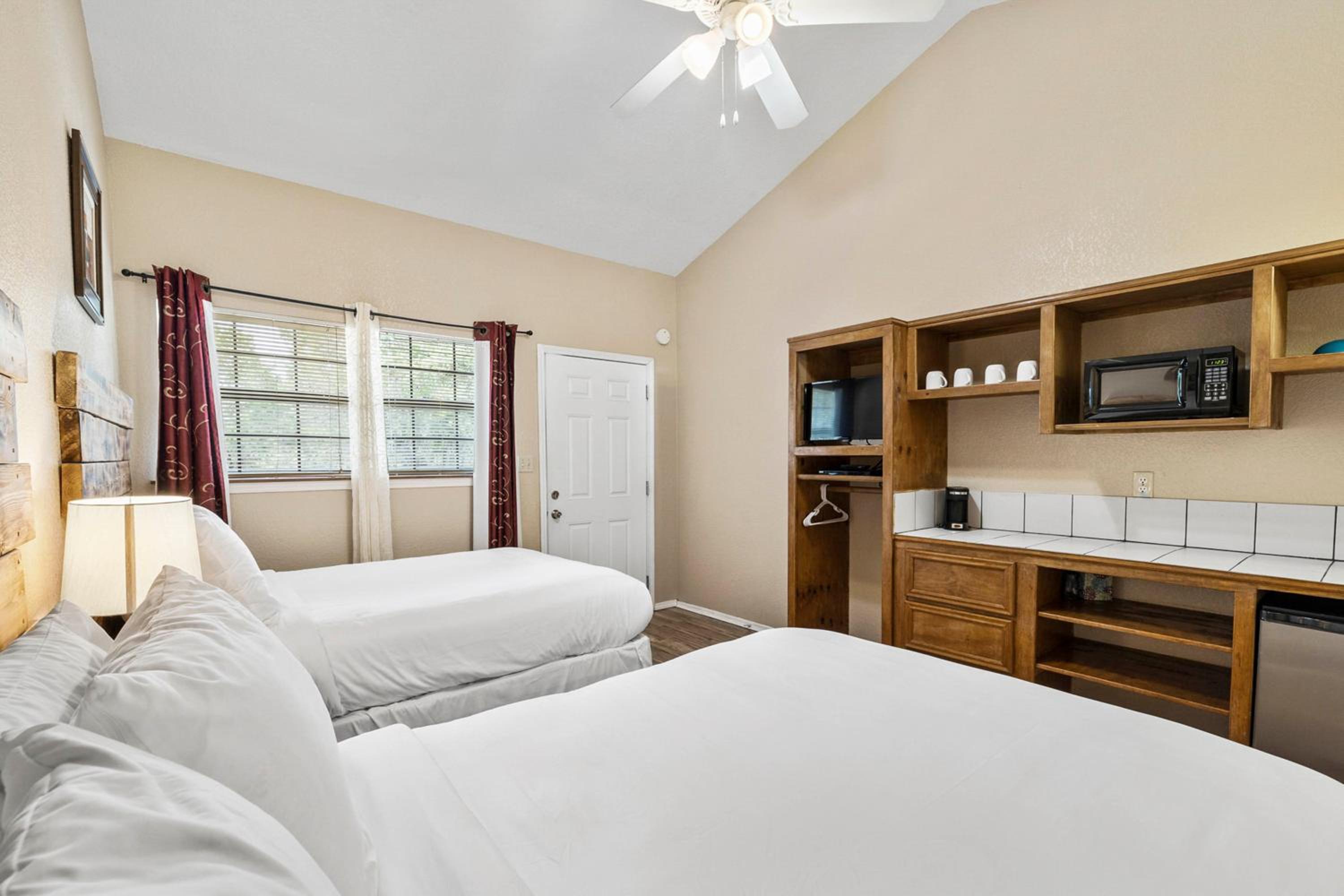 Suite - Photo 7