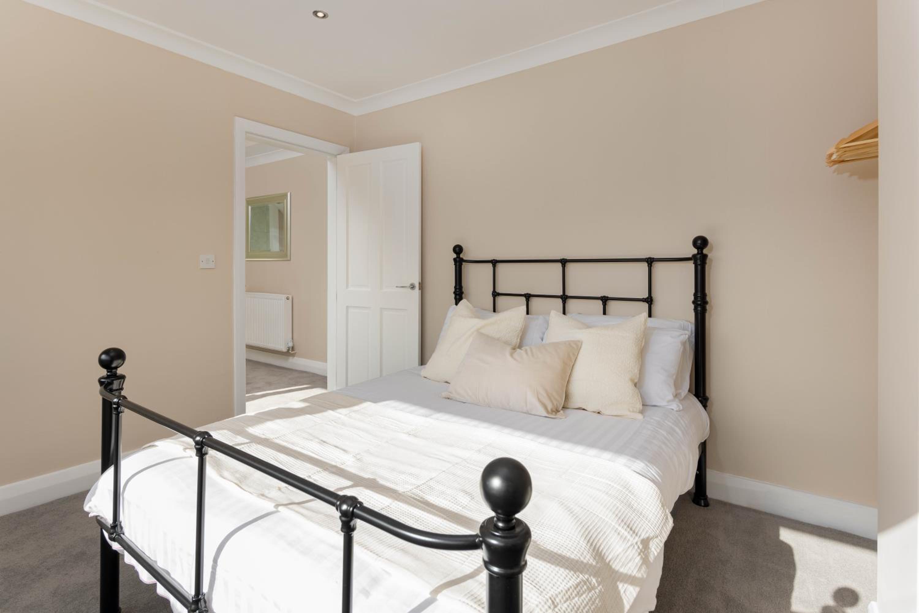 Four-Bedroom House photo 3