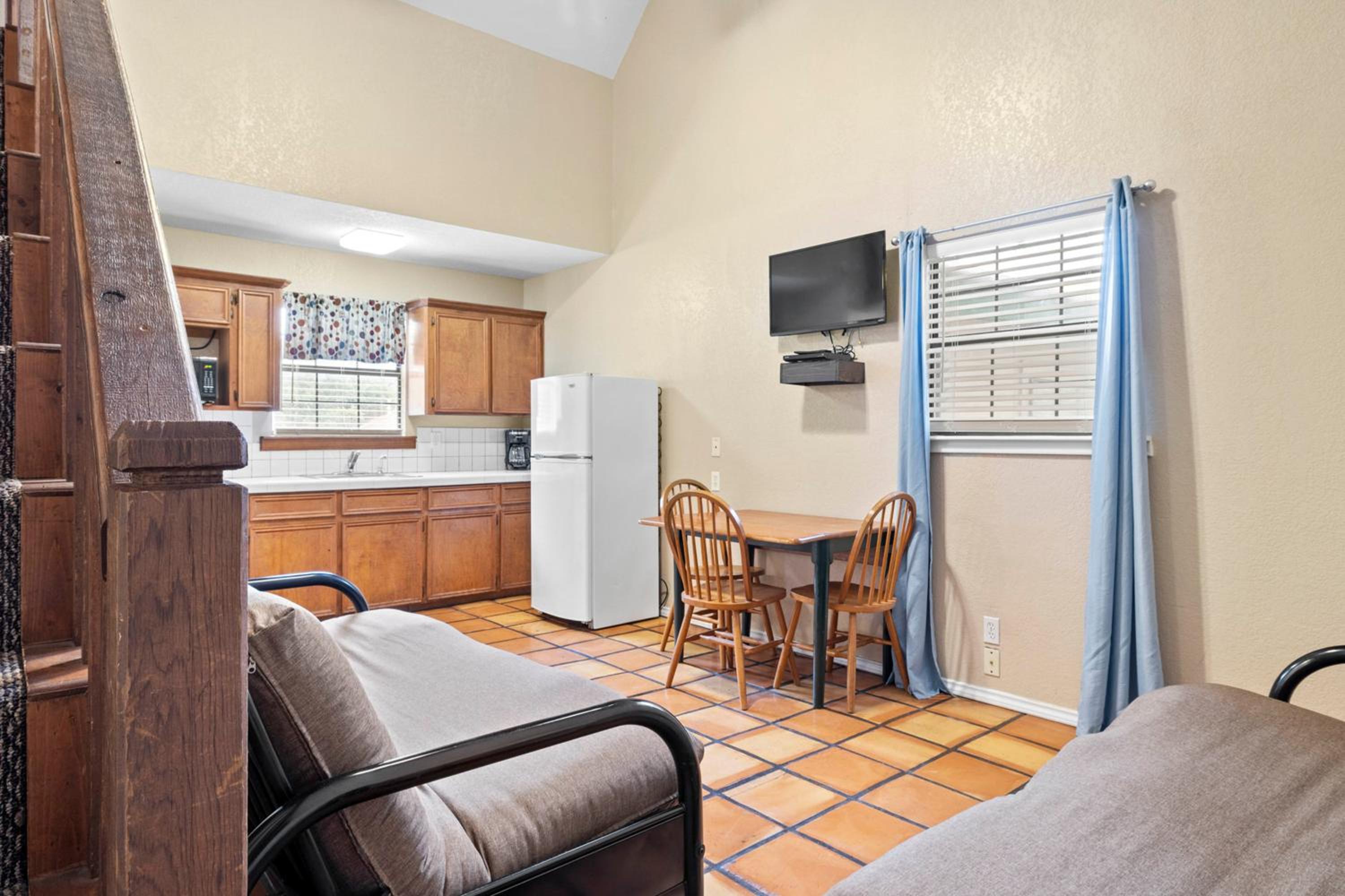 Two-Bedroom Suite - Photo 4