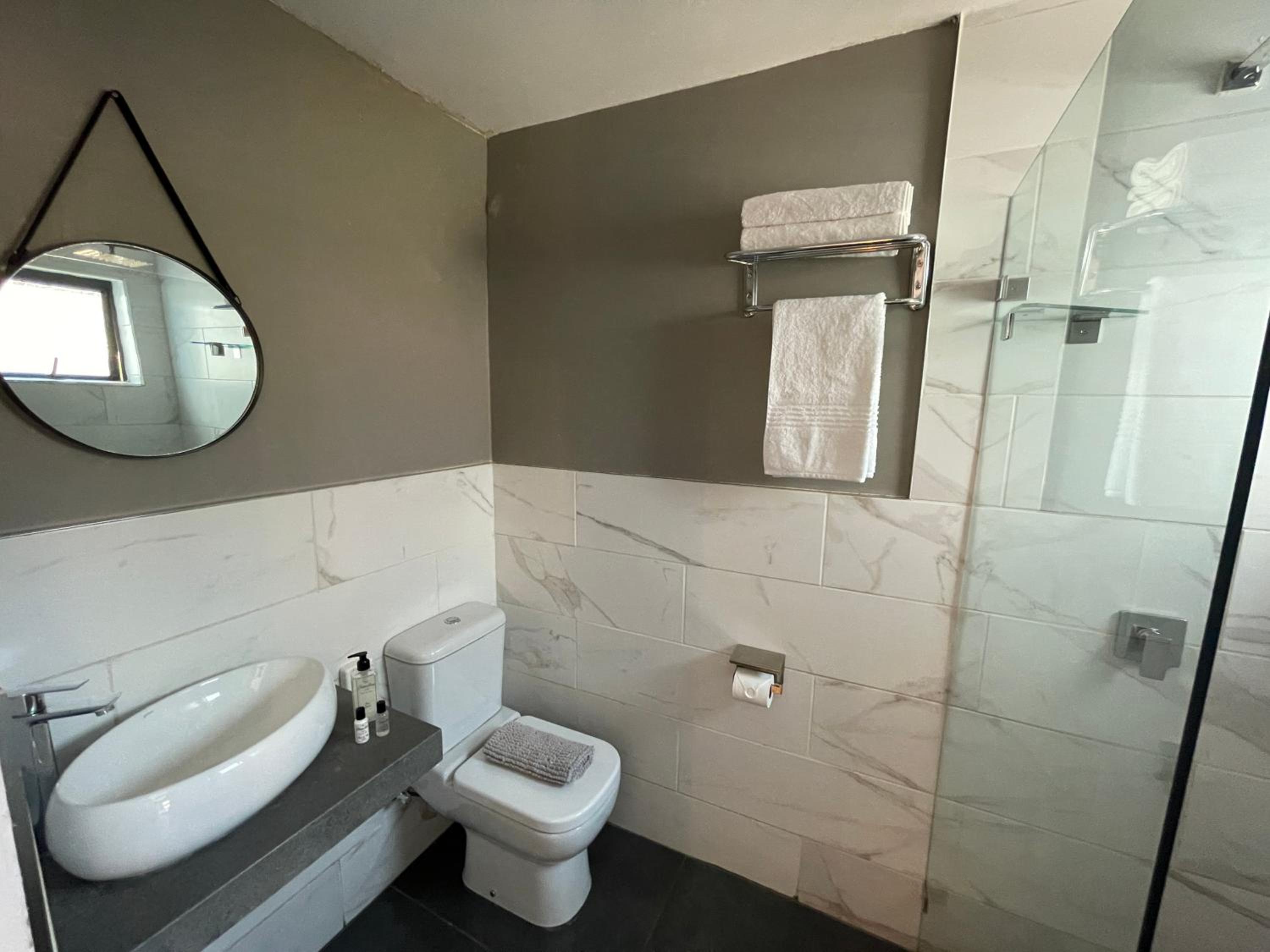 Deluxe Double Room - Photo 8