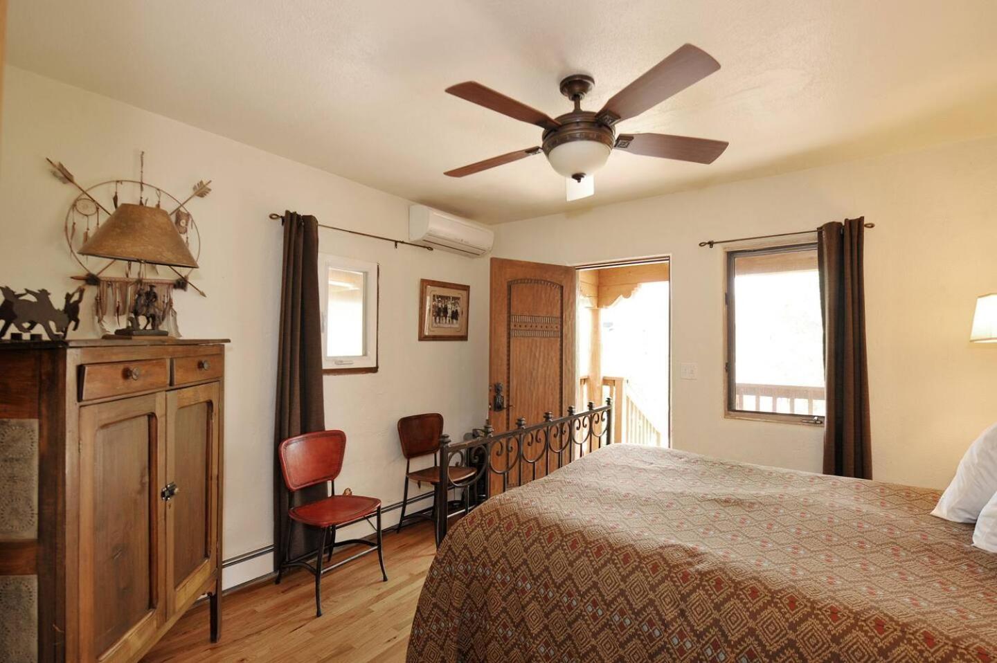 Deluxe Queen Room photo 2