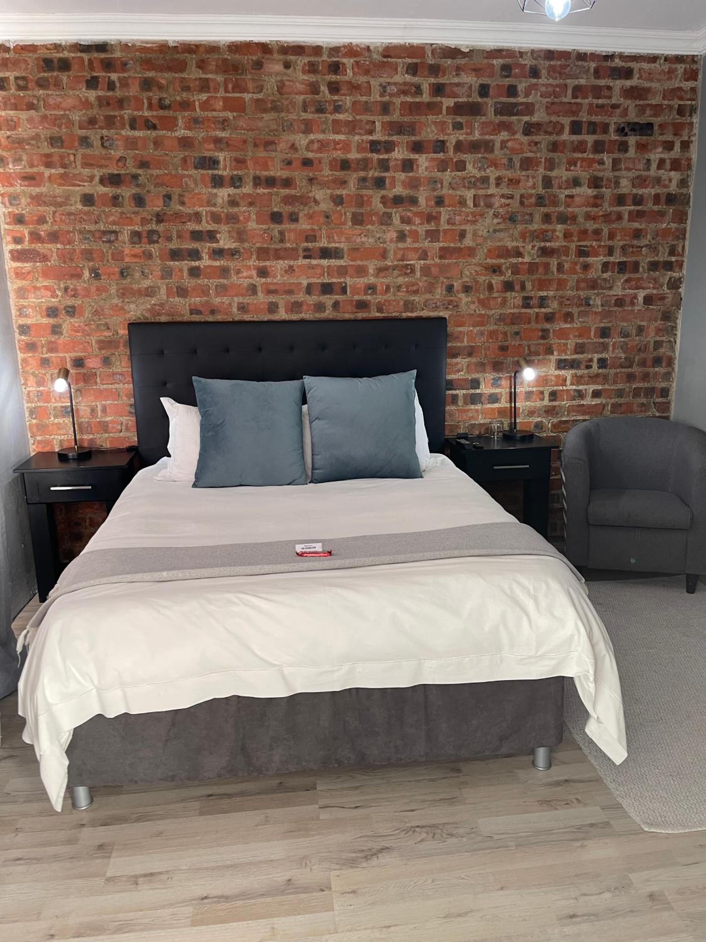 Deluxe Double or Twin Room - Photo 6