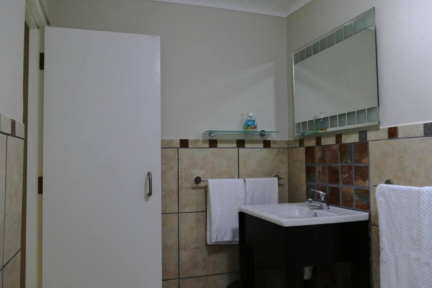 One-Bedroom Apartment photo 3