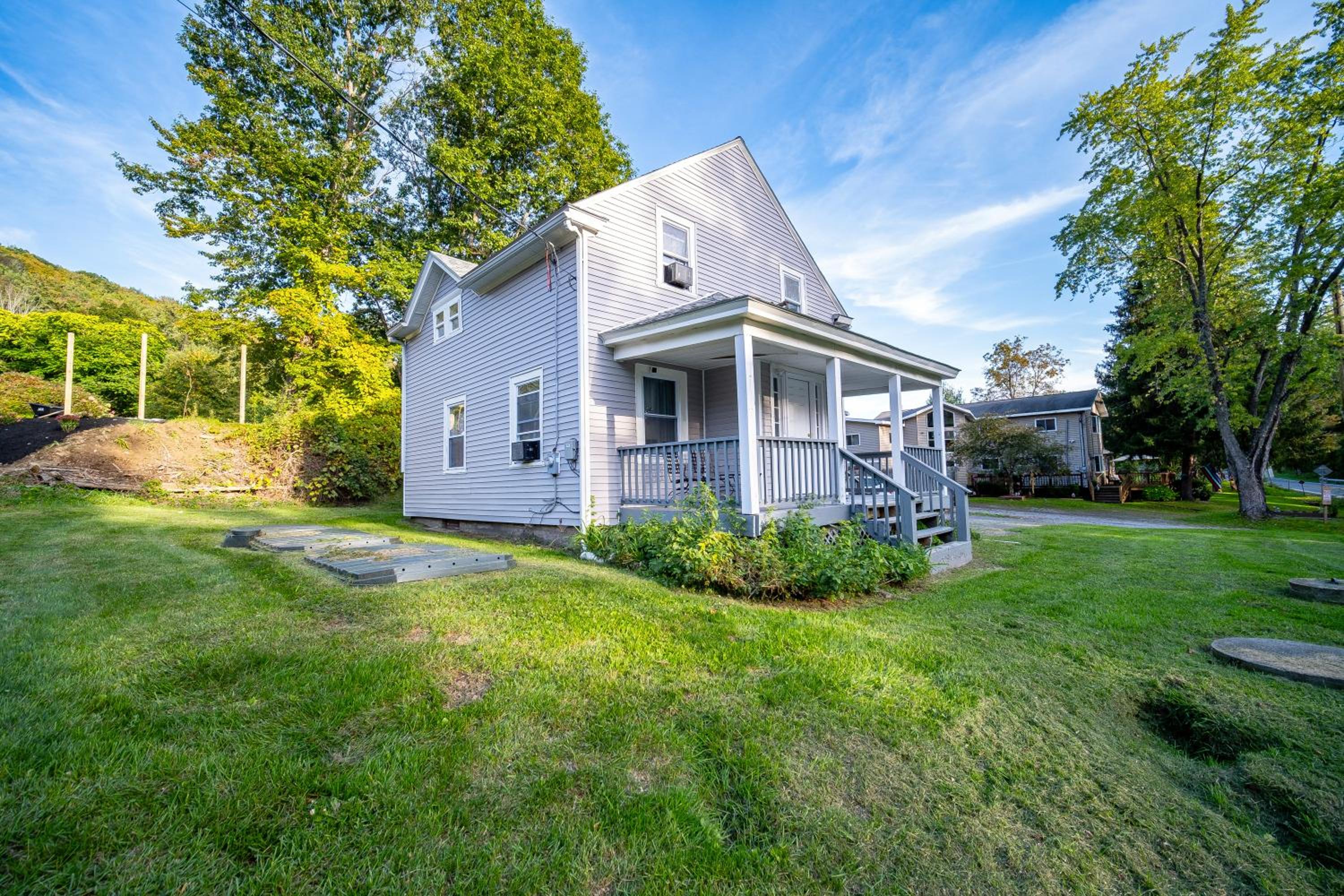 Three-Bedroom House photo 3