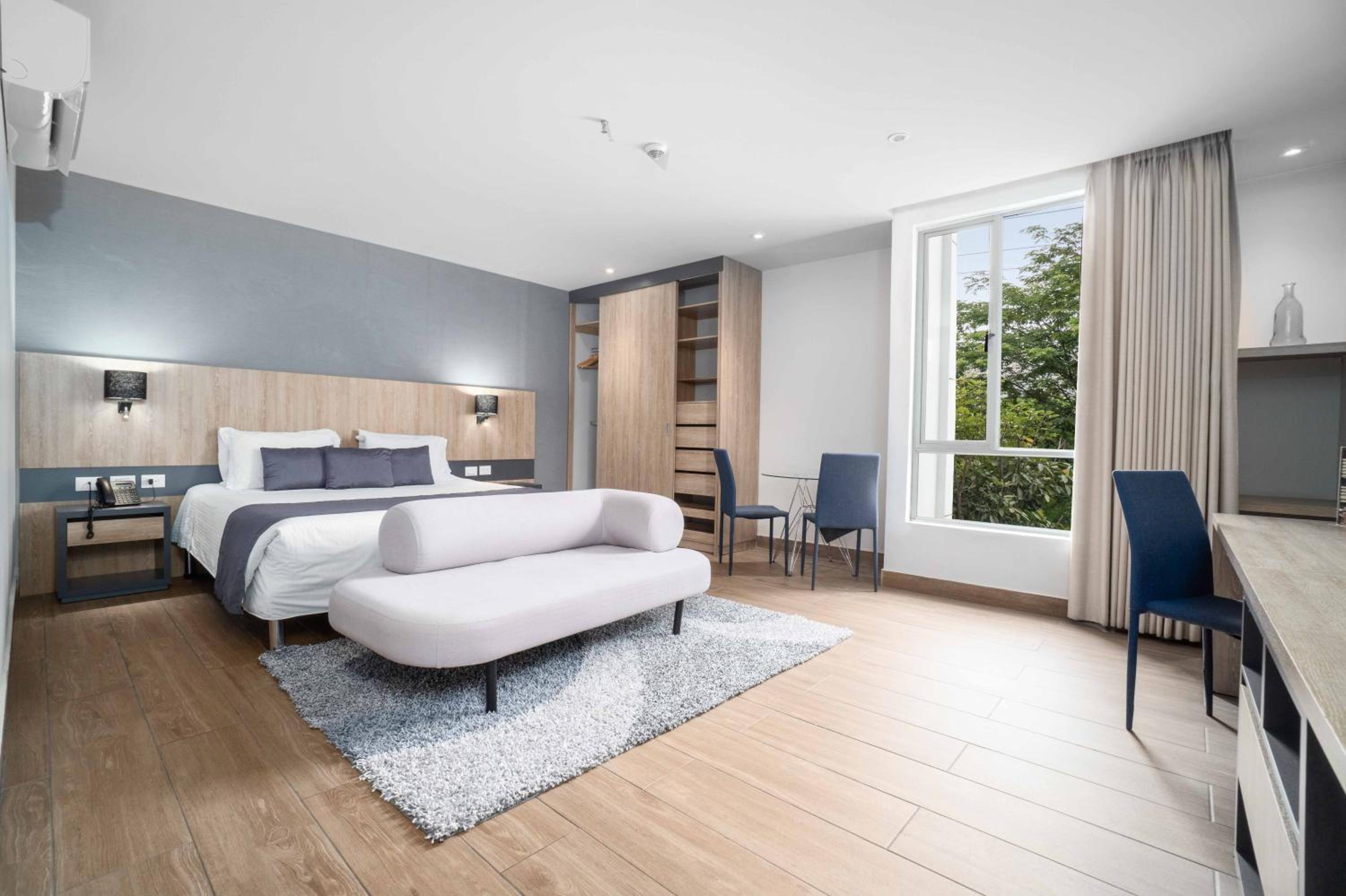 Superior King Room photo 1