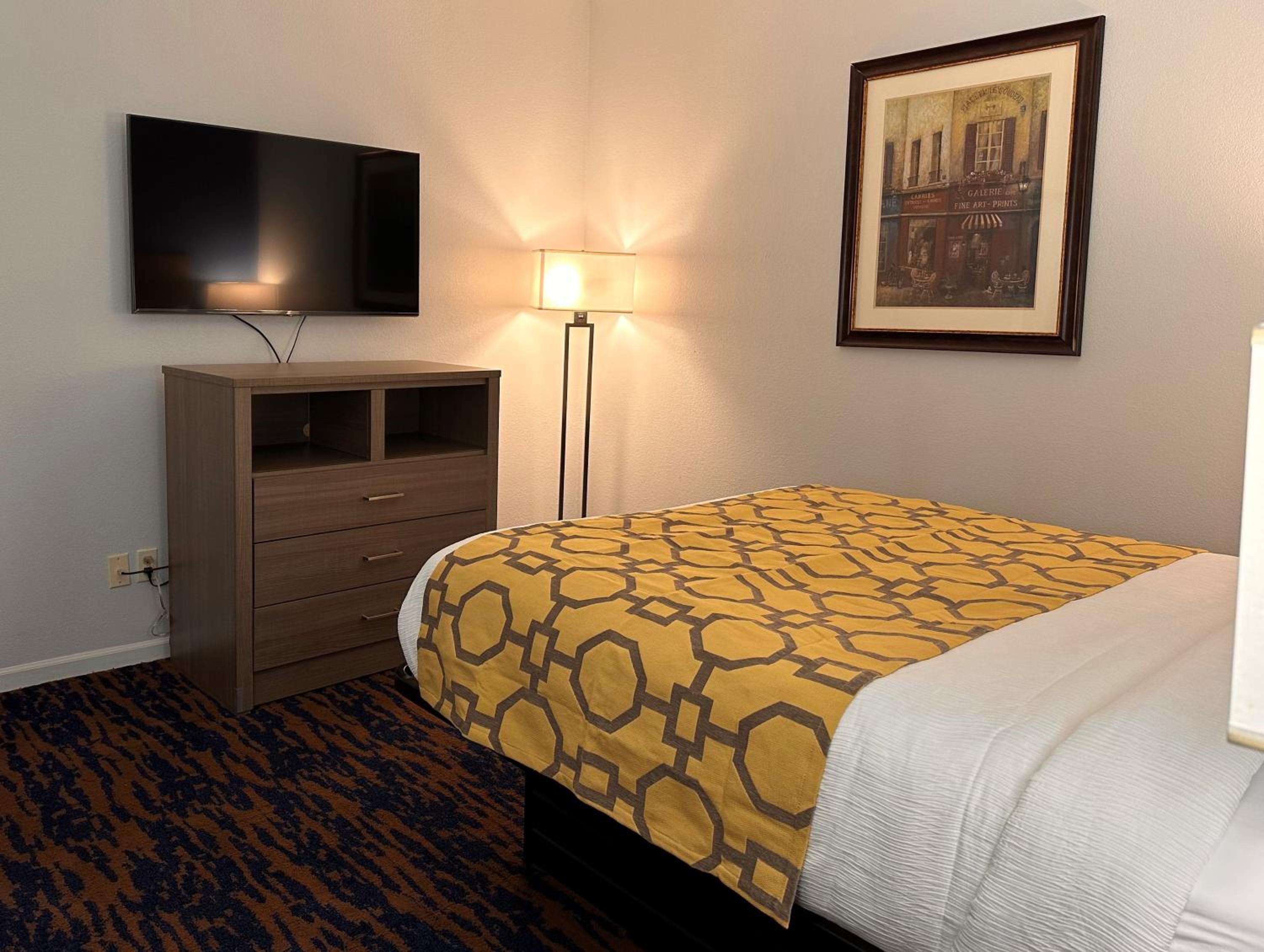 Suite With One King And One Queen Bed - Non-Smoking - Photo 4