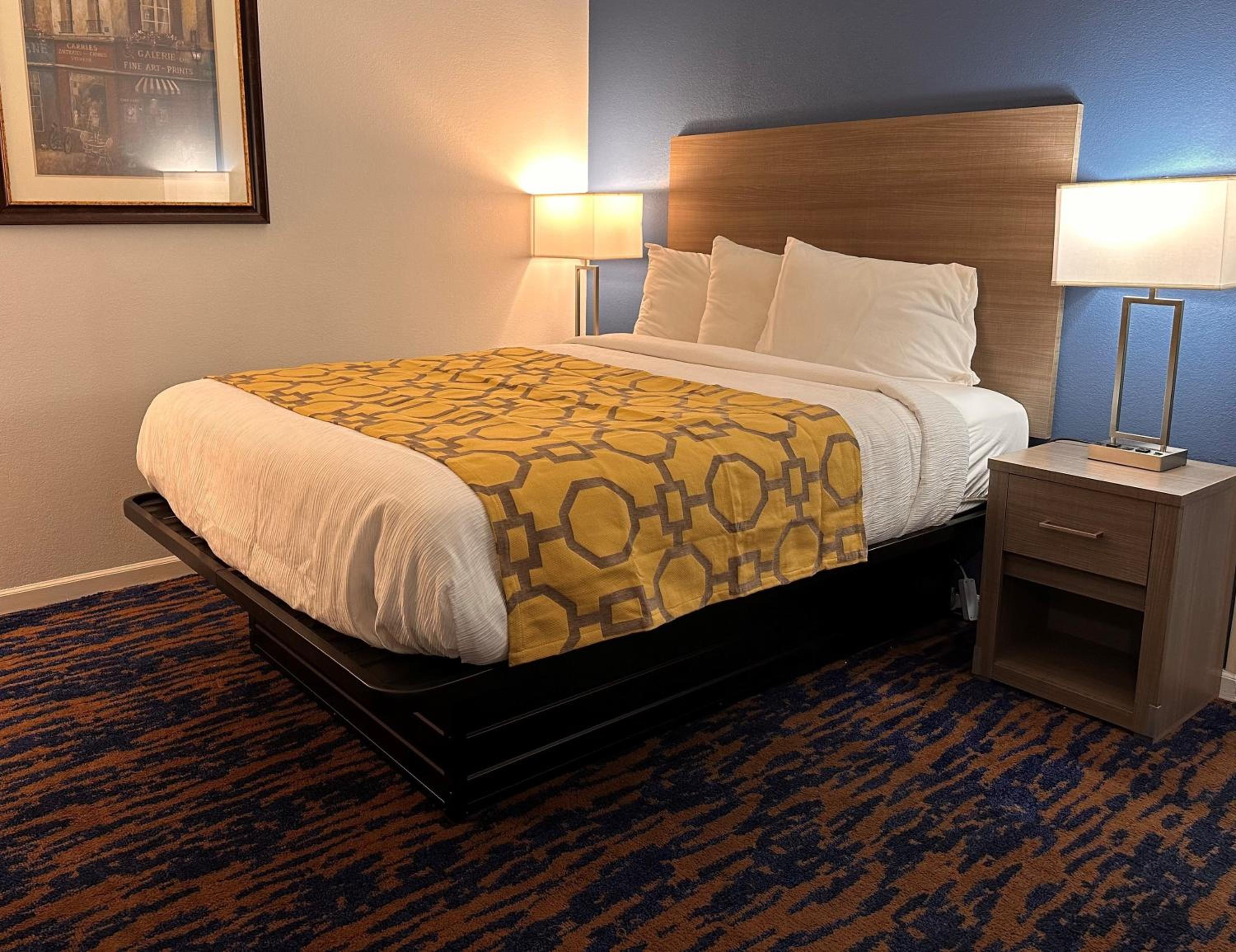 Suite With One King And One Queen Bed - Non-Smoking - Photo 5
