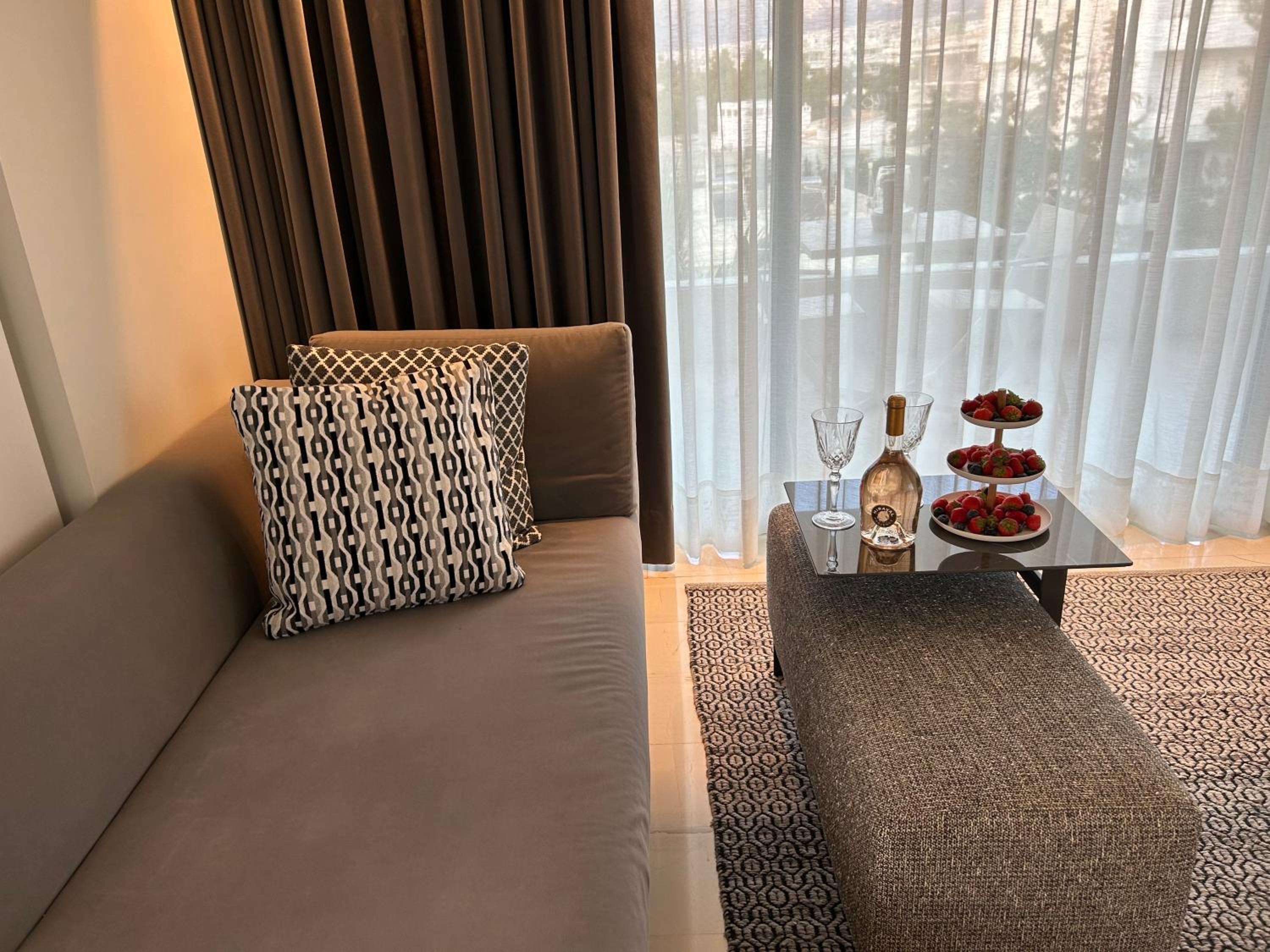 Penthouse Suite with Private Sun Deck photo 2