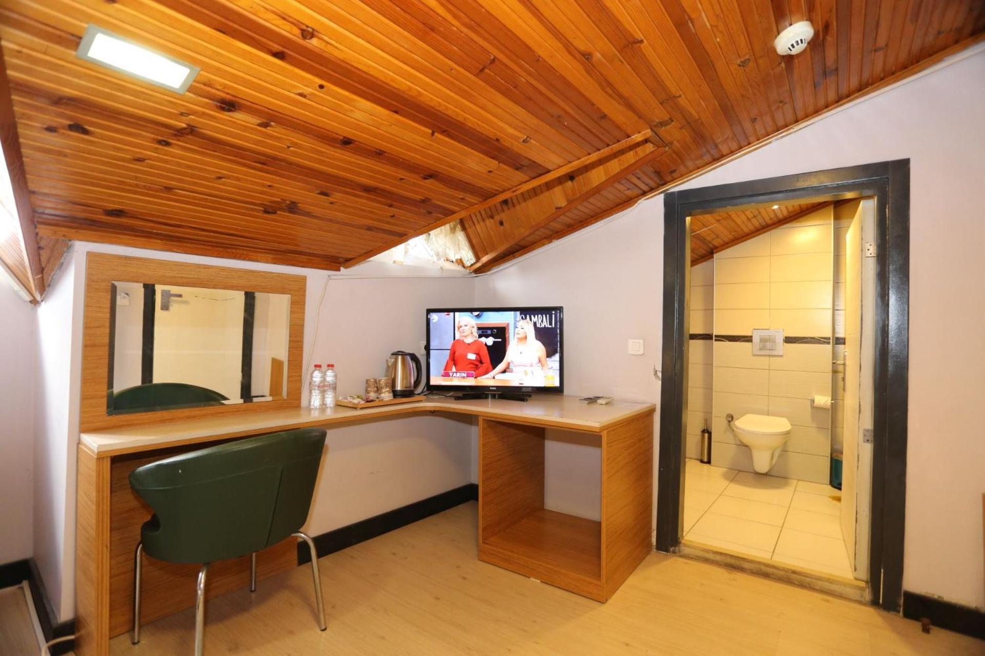 Budget Double Room photo 3