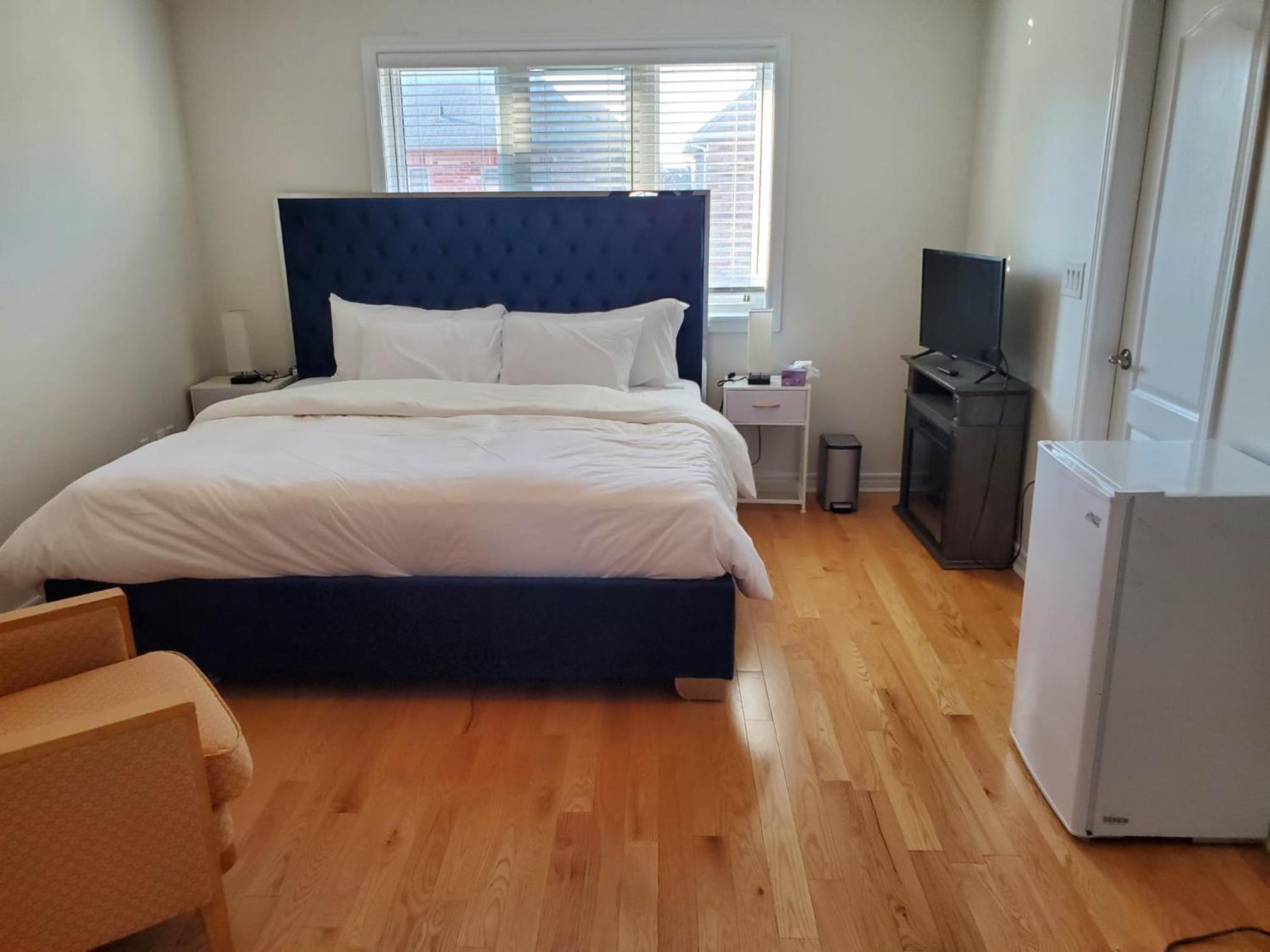 Deluxe King Suite photo 1
