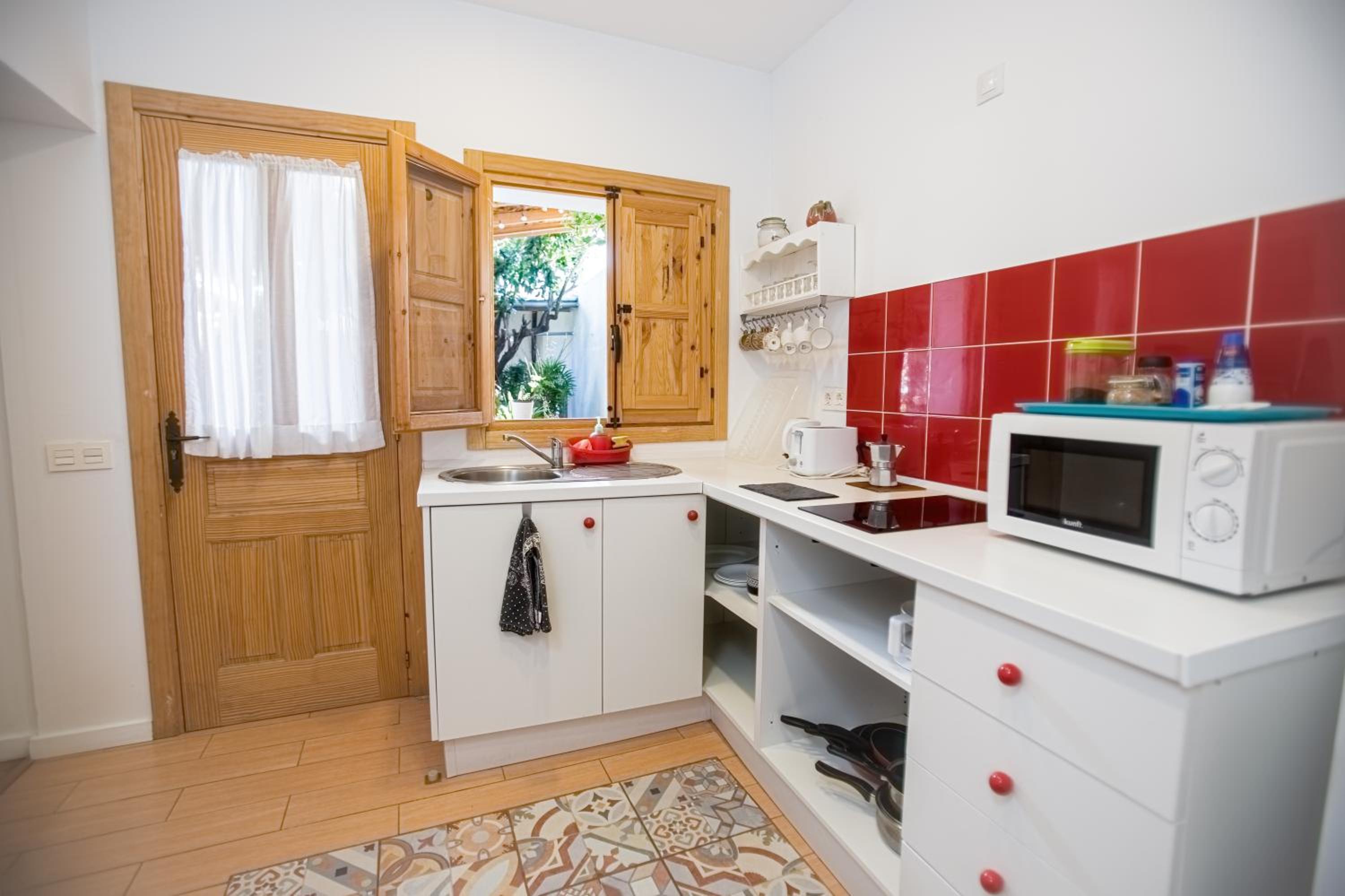 One-Bedroom House photo 3