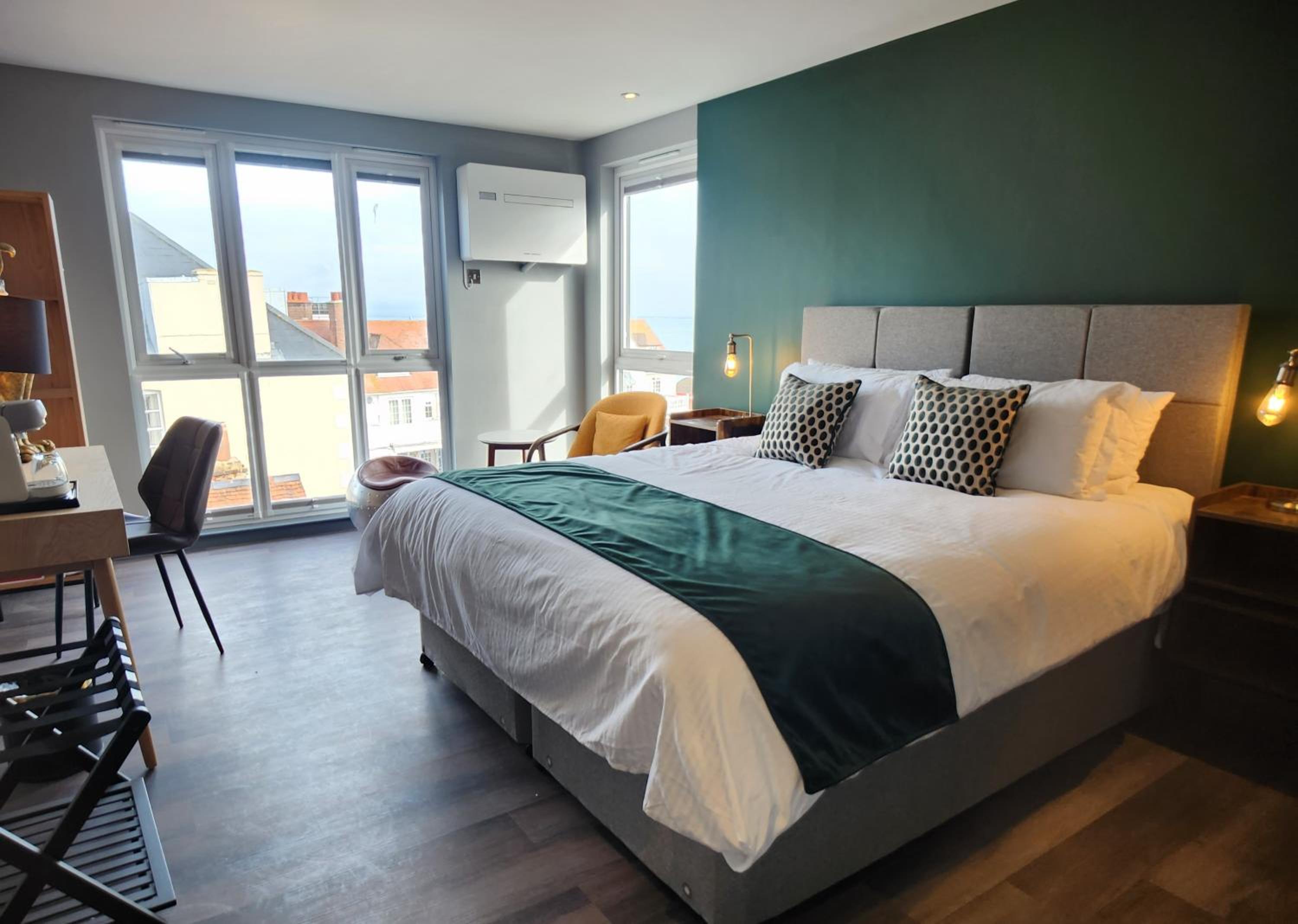 Deluxe King Room - Photo 6