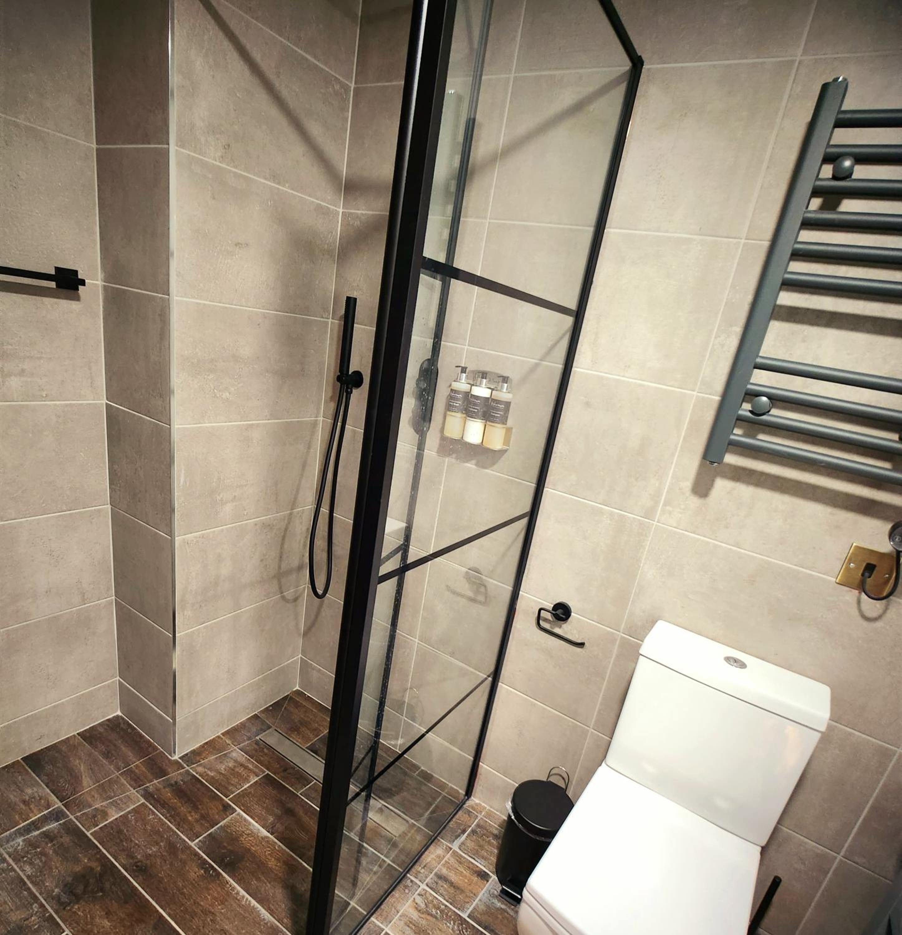 Deluxe Queen Room - Photo 6