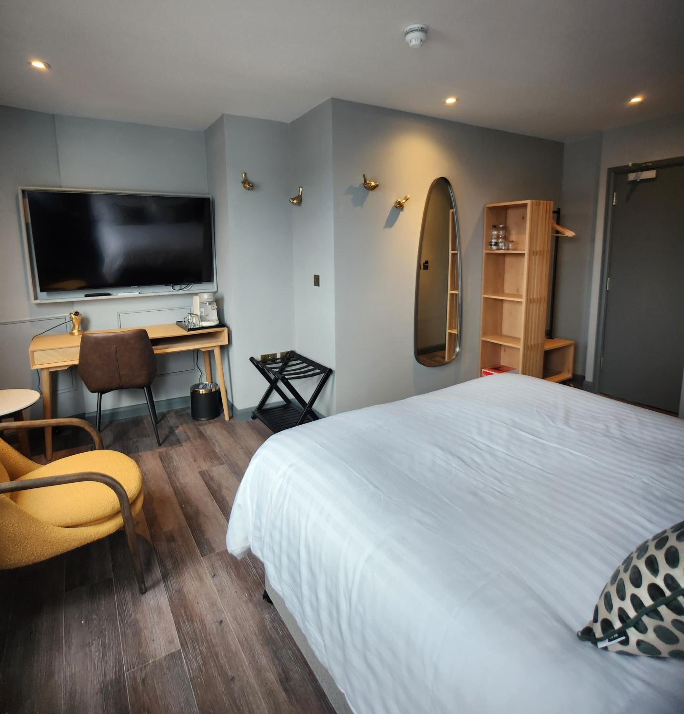 Deluxe Queen Room - Photo 3