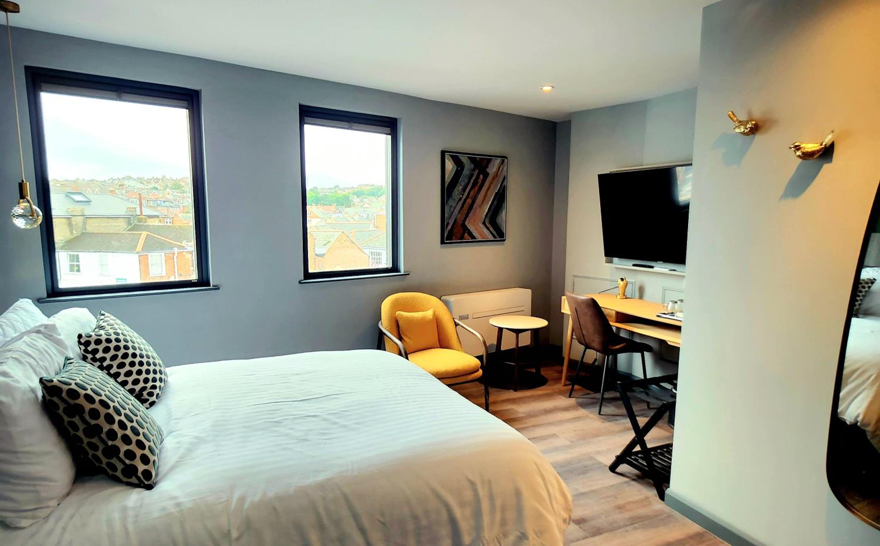 Deluxe Queen Room - Photo 1